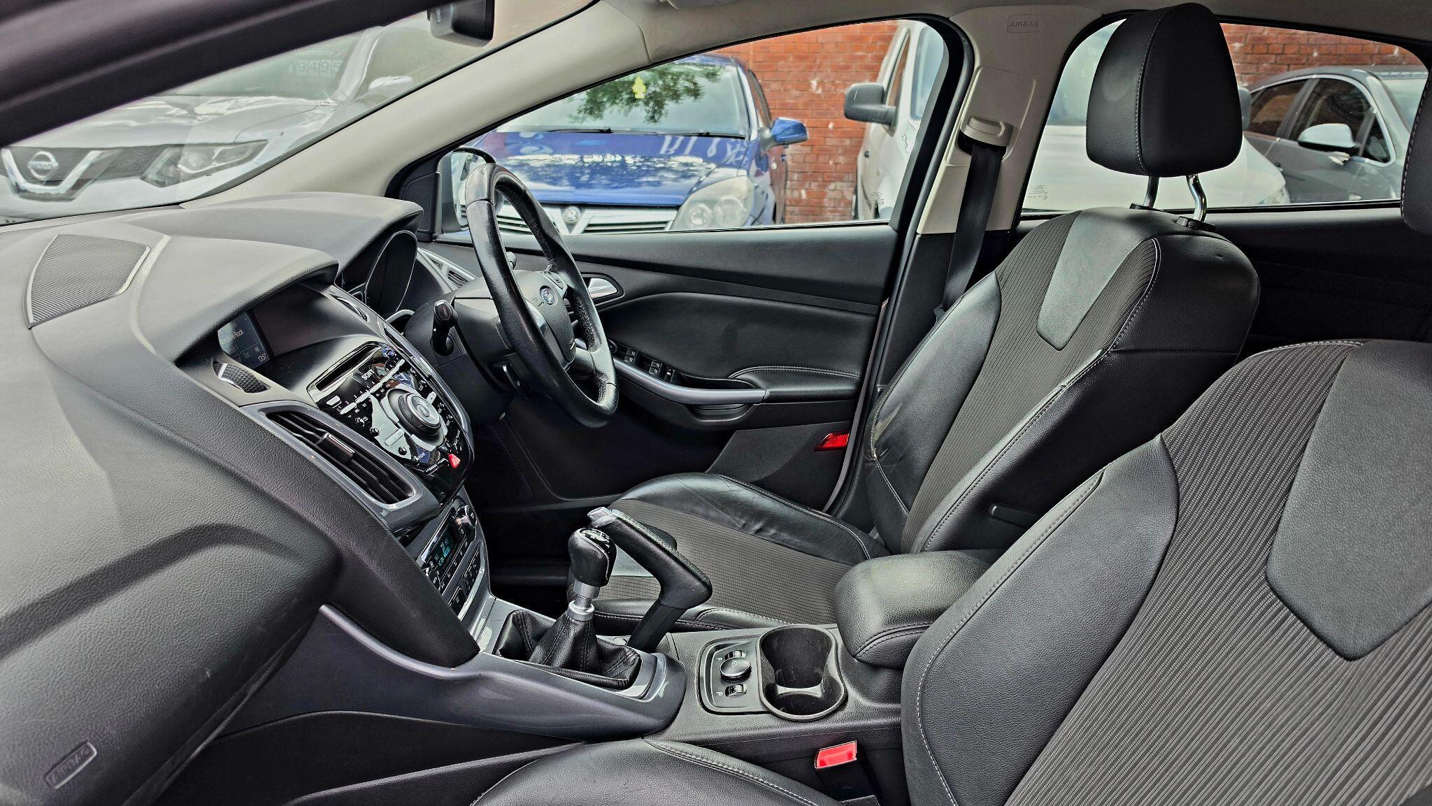 Ford Focus - Image 14