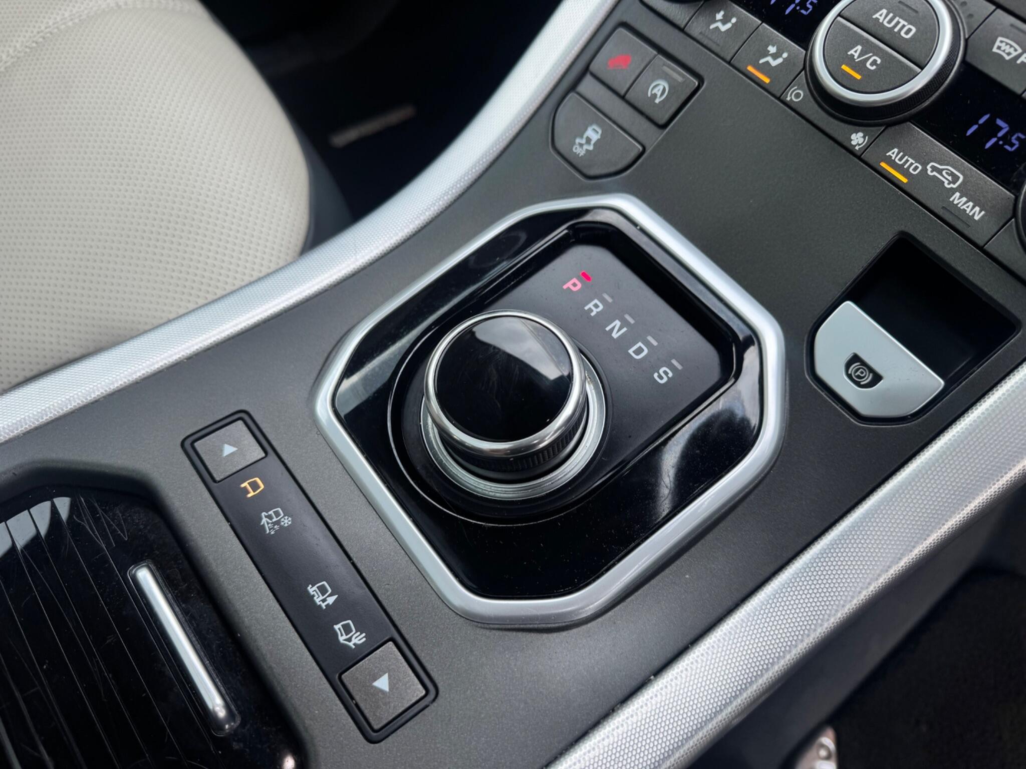 Land Rover Range Rover Evoque - Image 32