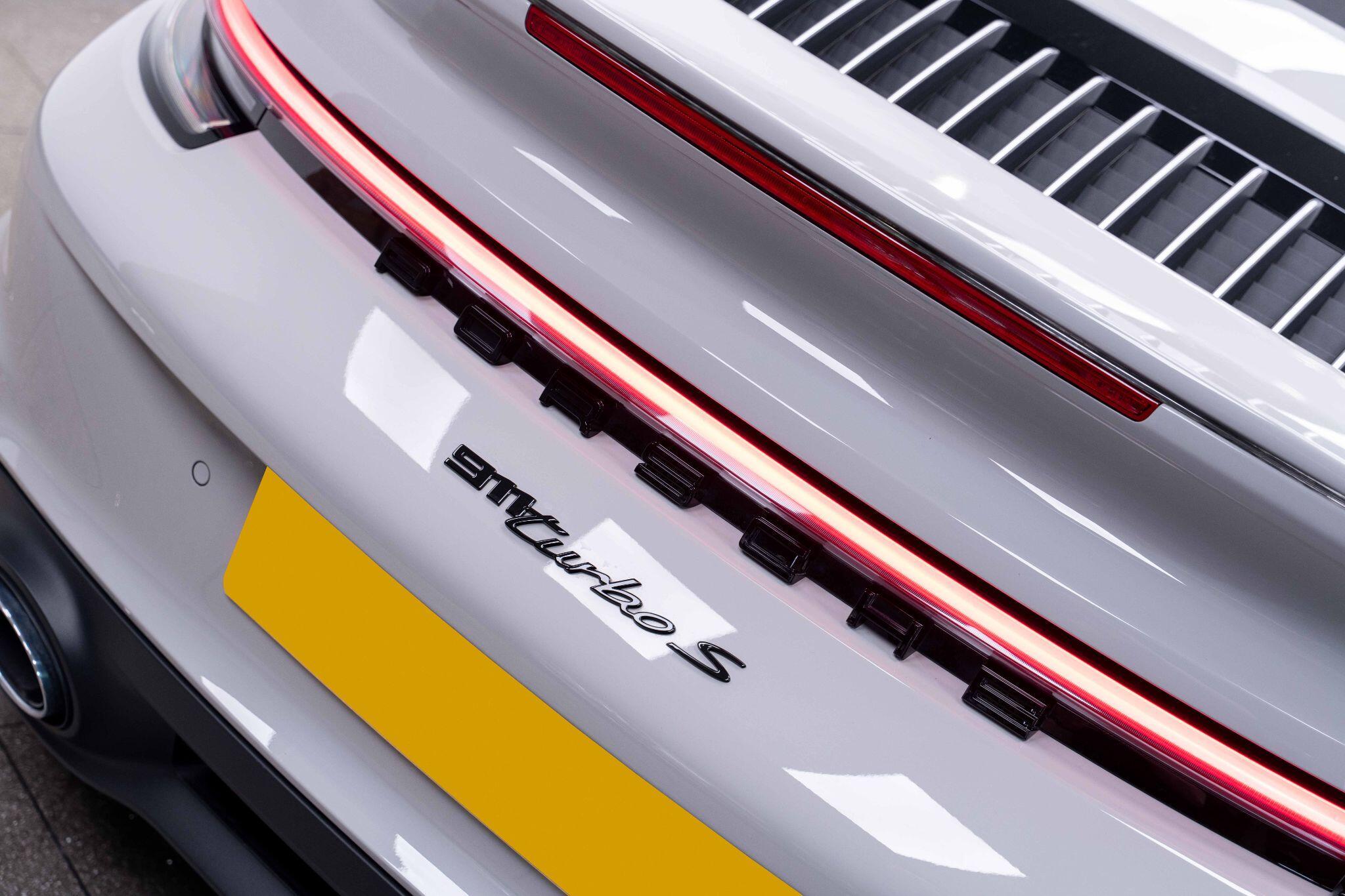 Porsche 911 - Image 13