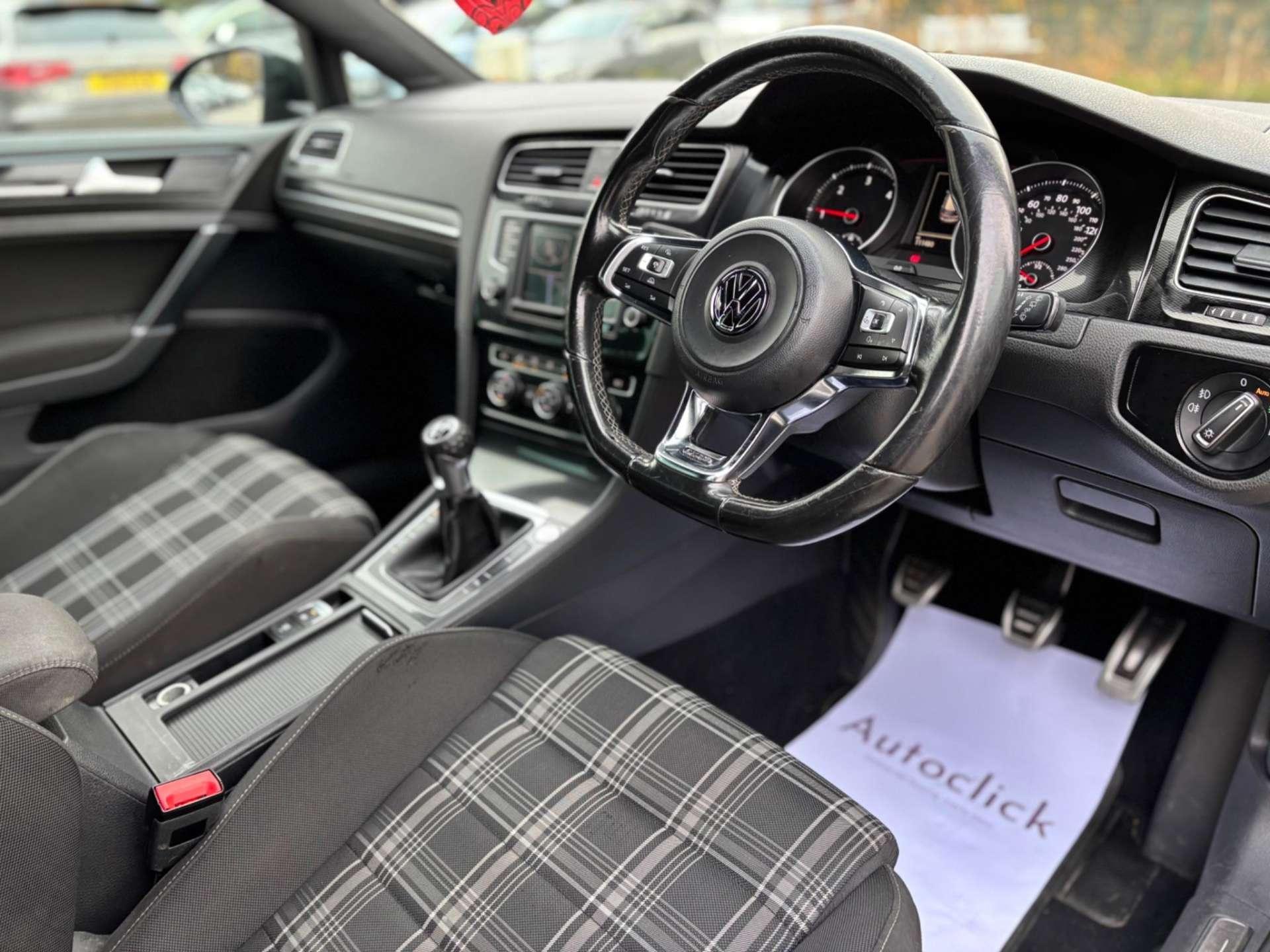 Volkswagen Golf - Image 21