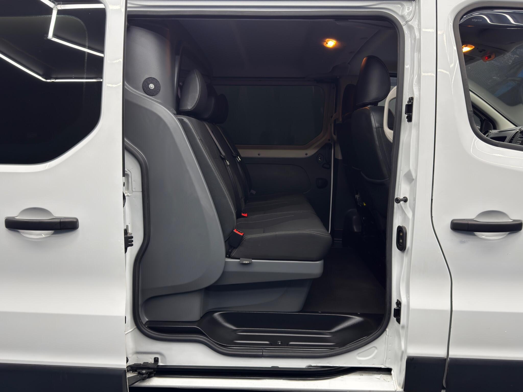 Vauxhall Vivaro - Image 32