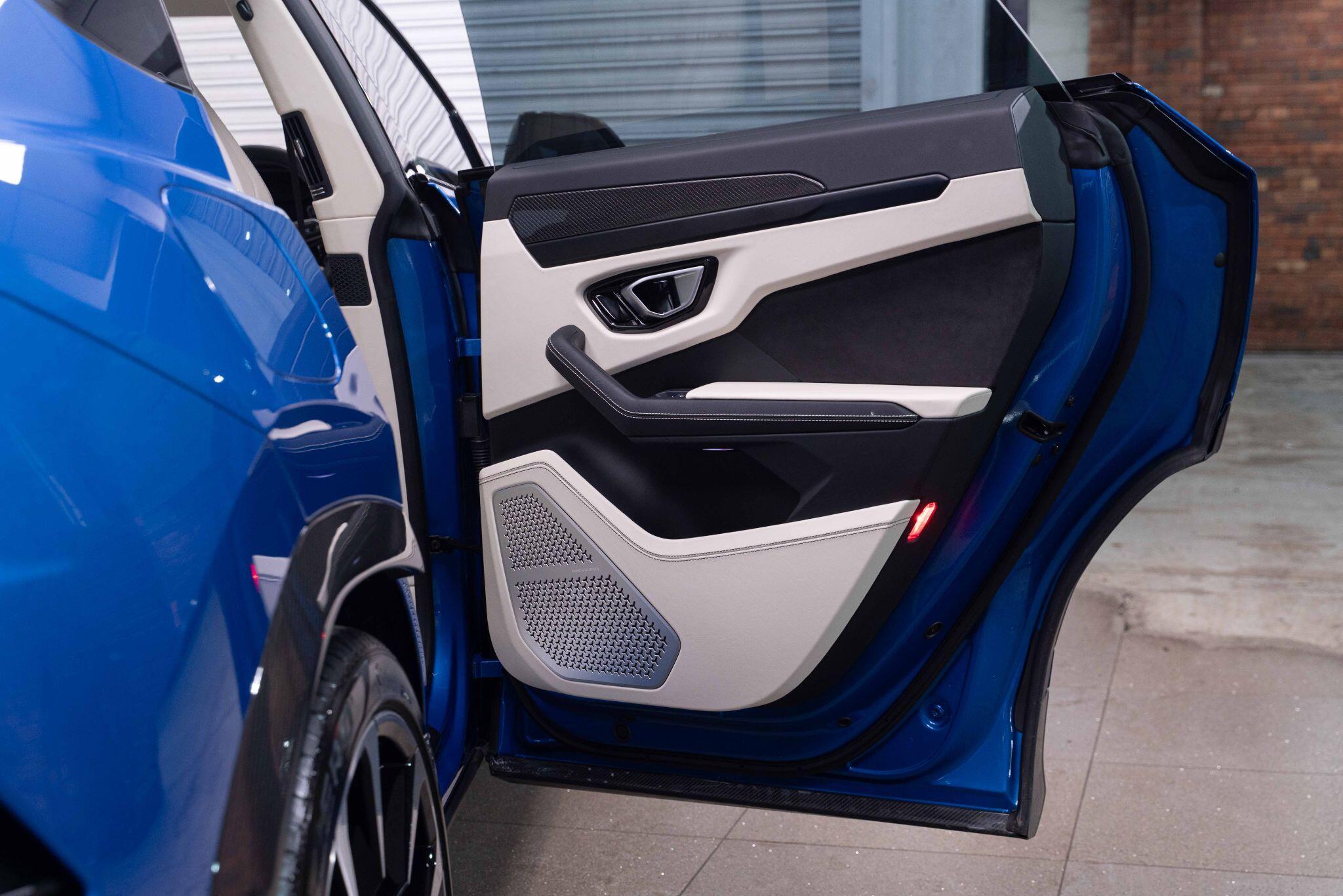 Lamborghini Urus - Image 41