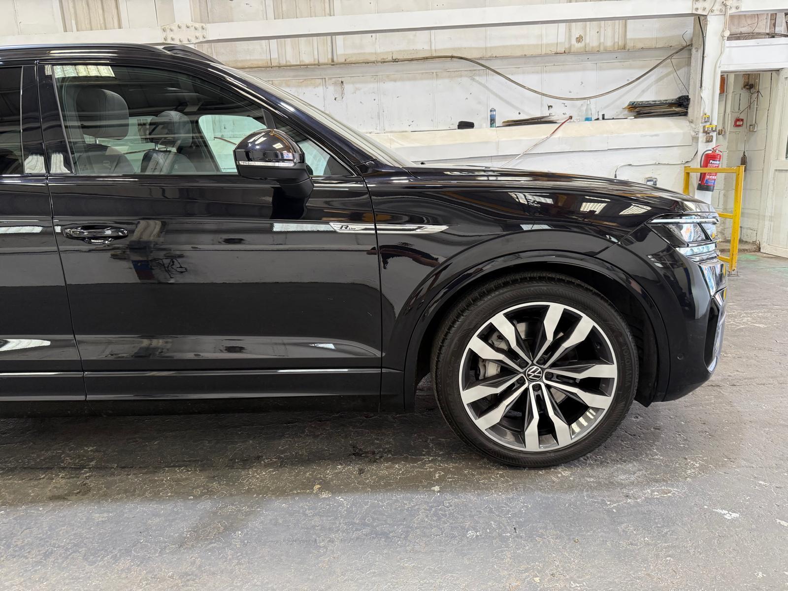 Volkswagen Touareg - Image 15