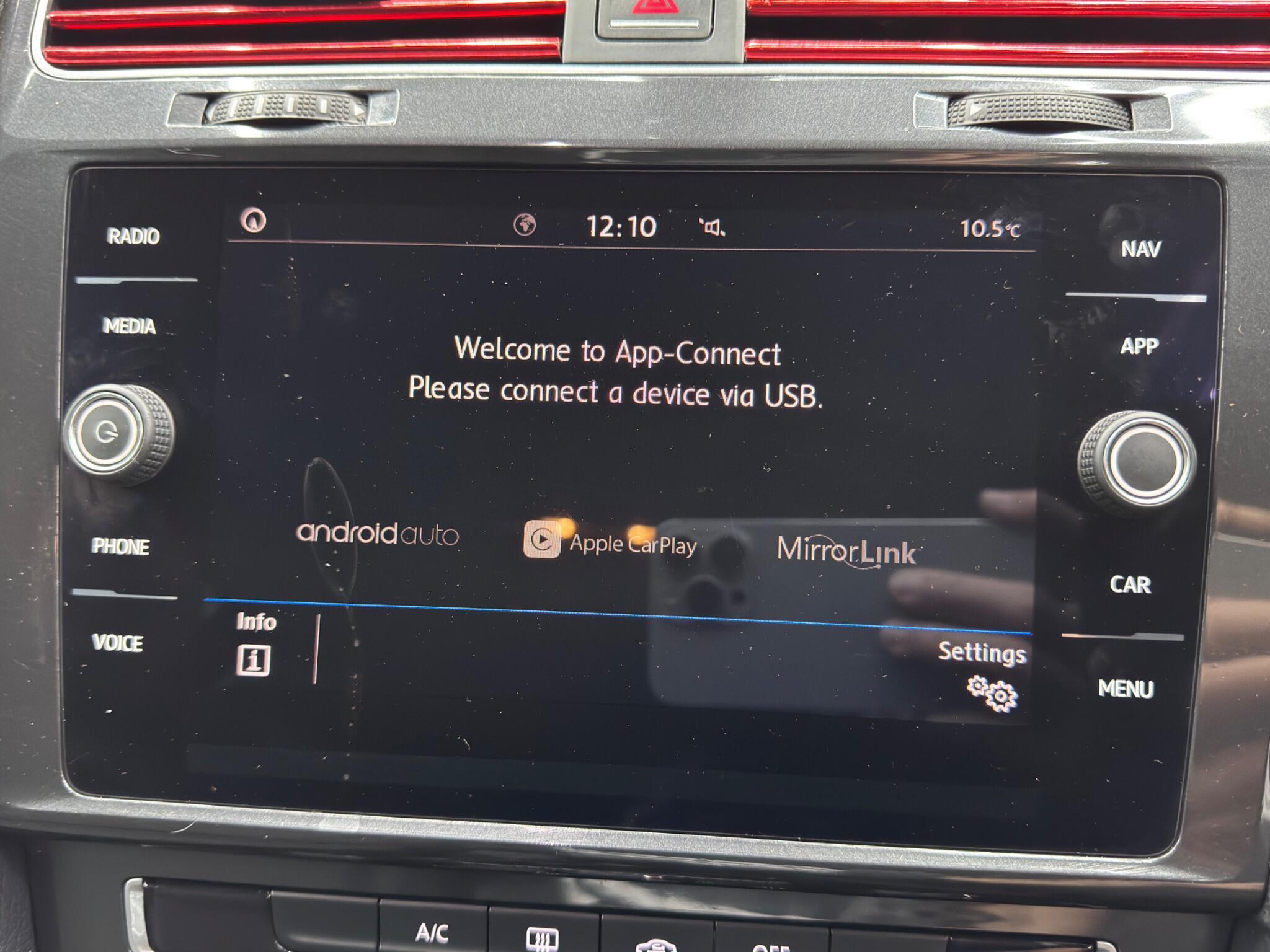 Volkswagen Golf - Image 31