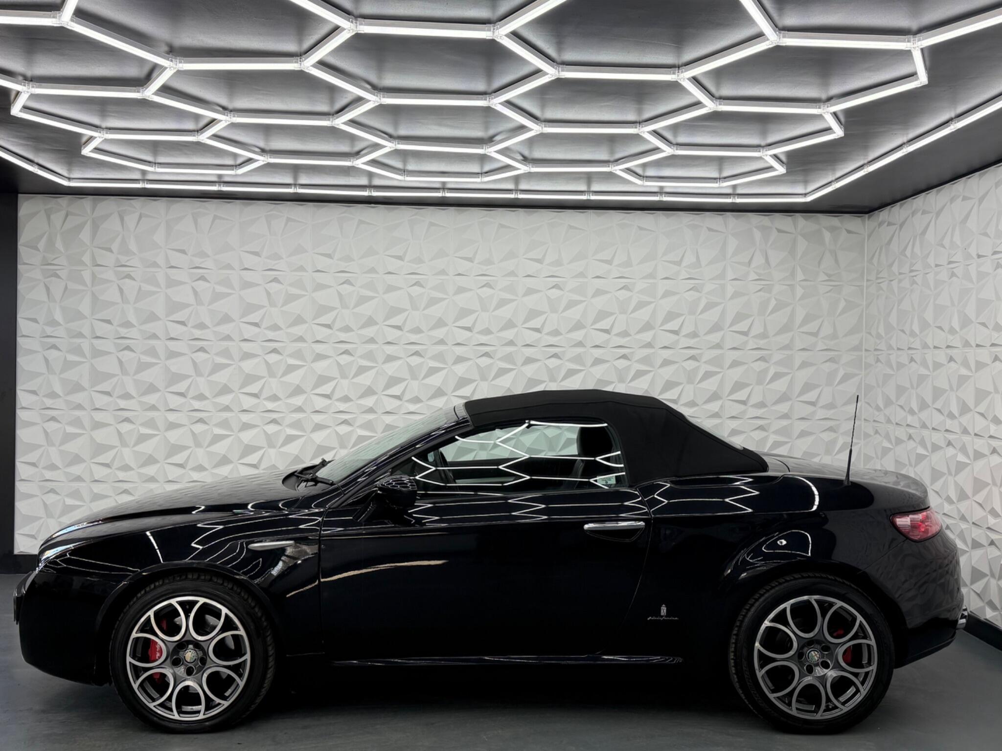 Alfa Romeo Spider - Image 10