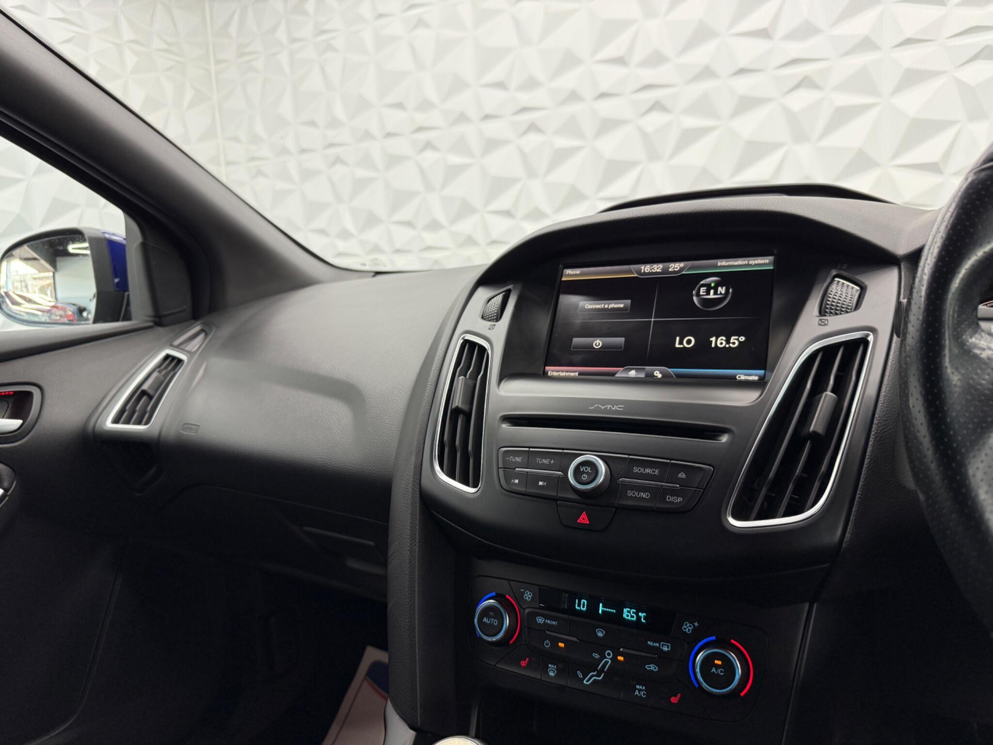 Ford Focus - Image 34