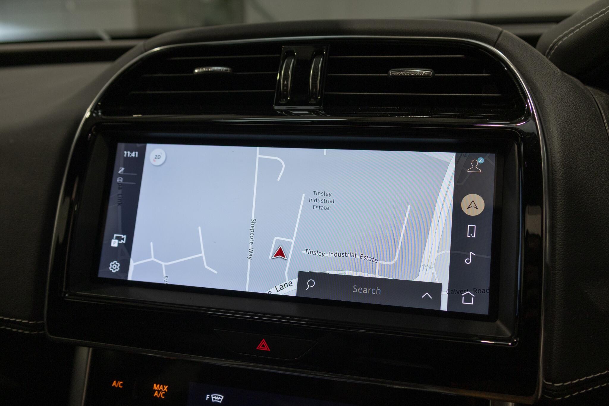 Jaguar XE - Image 17