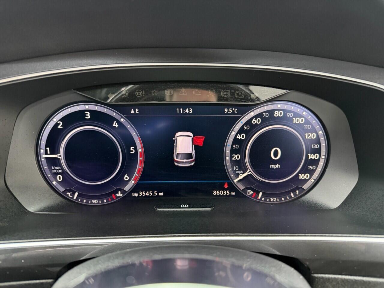 Volkswagen Tiguan - Image 33