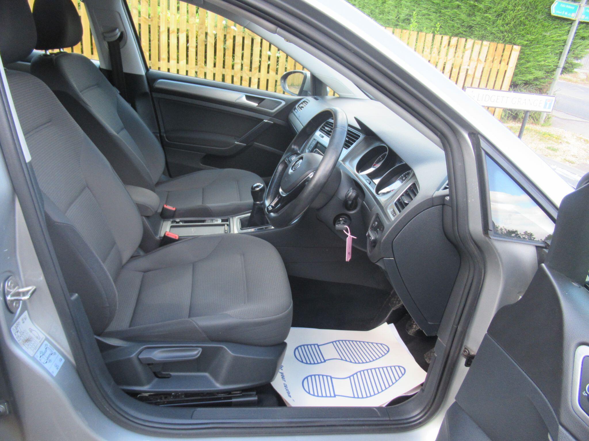 Volkswagen Golf - Image 16