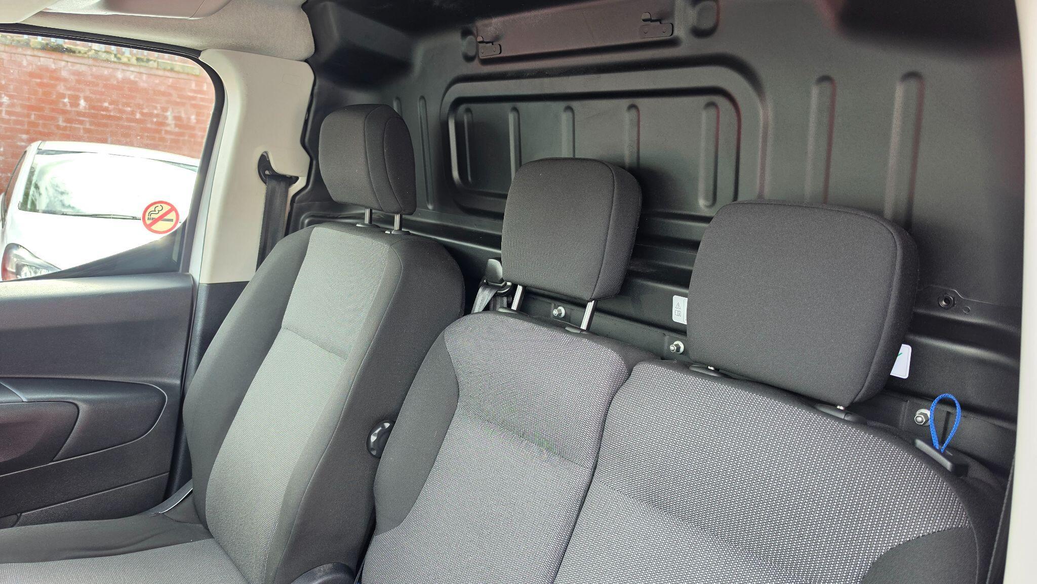 Vauxhall Combo - Image 16
