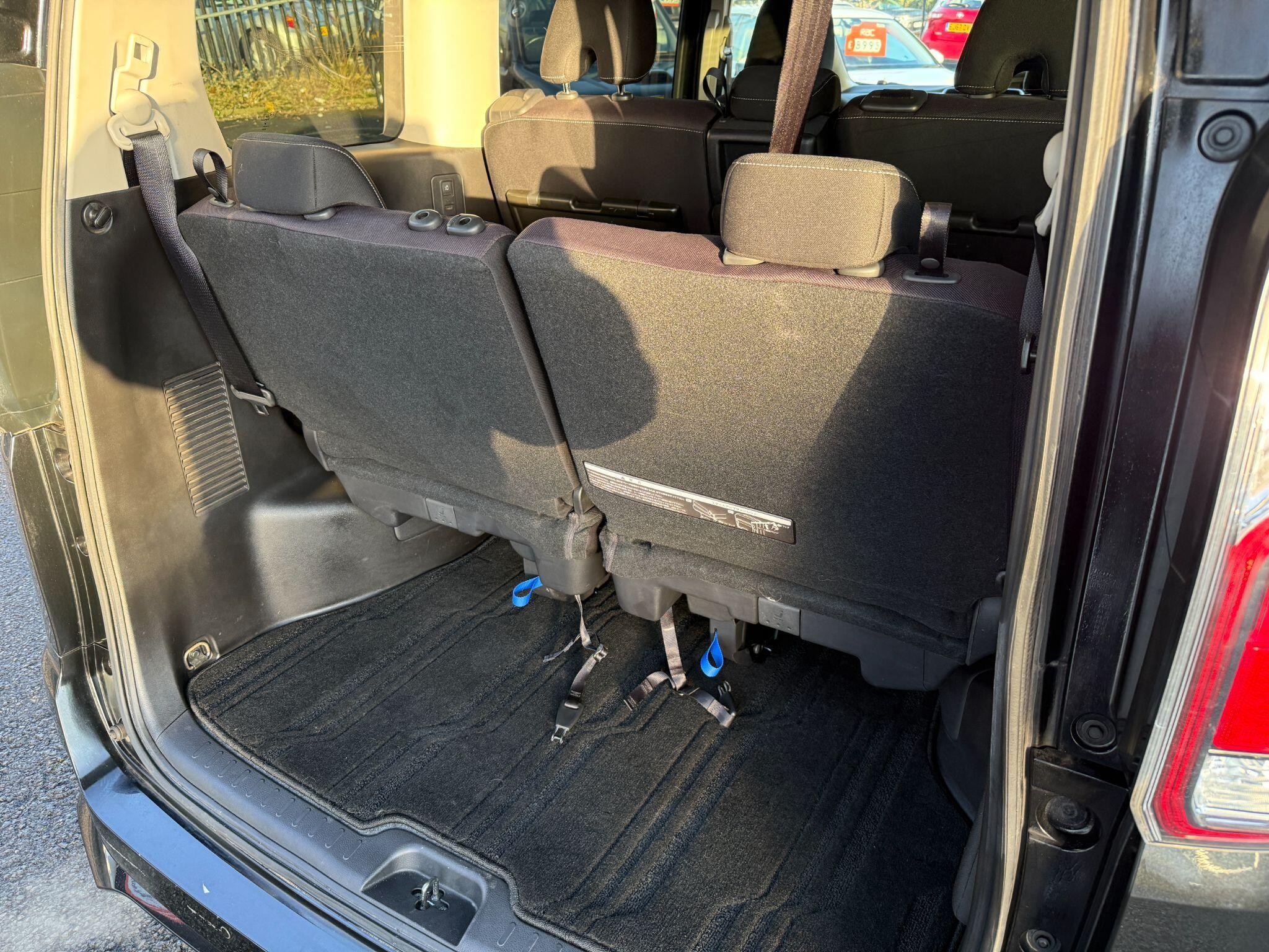 Nissan Serena - Image 88