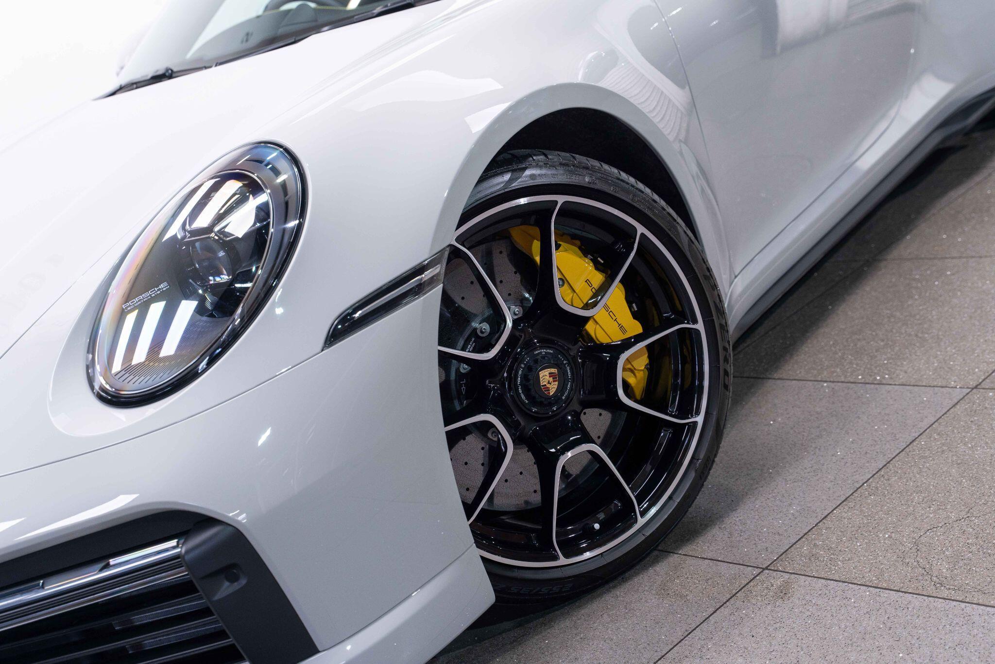Porsche 911 - Image 14