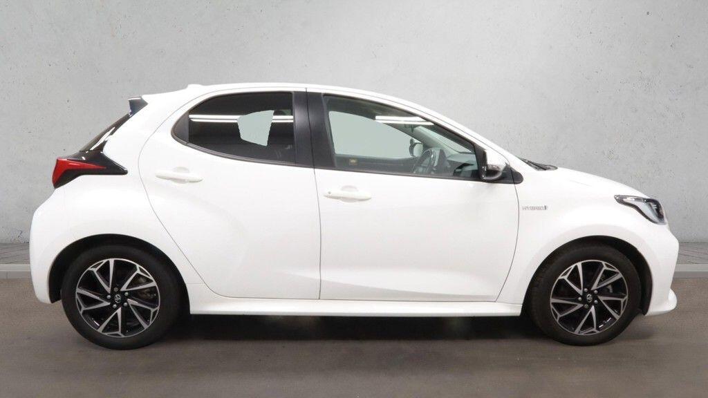 Toyota Yaris - Image 8