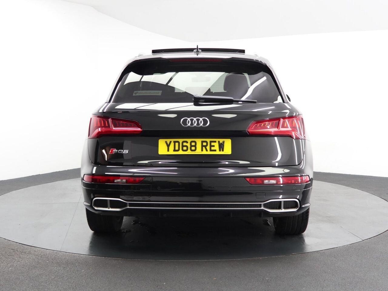 Audi SQ5 - Image 11