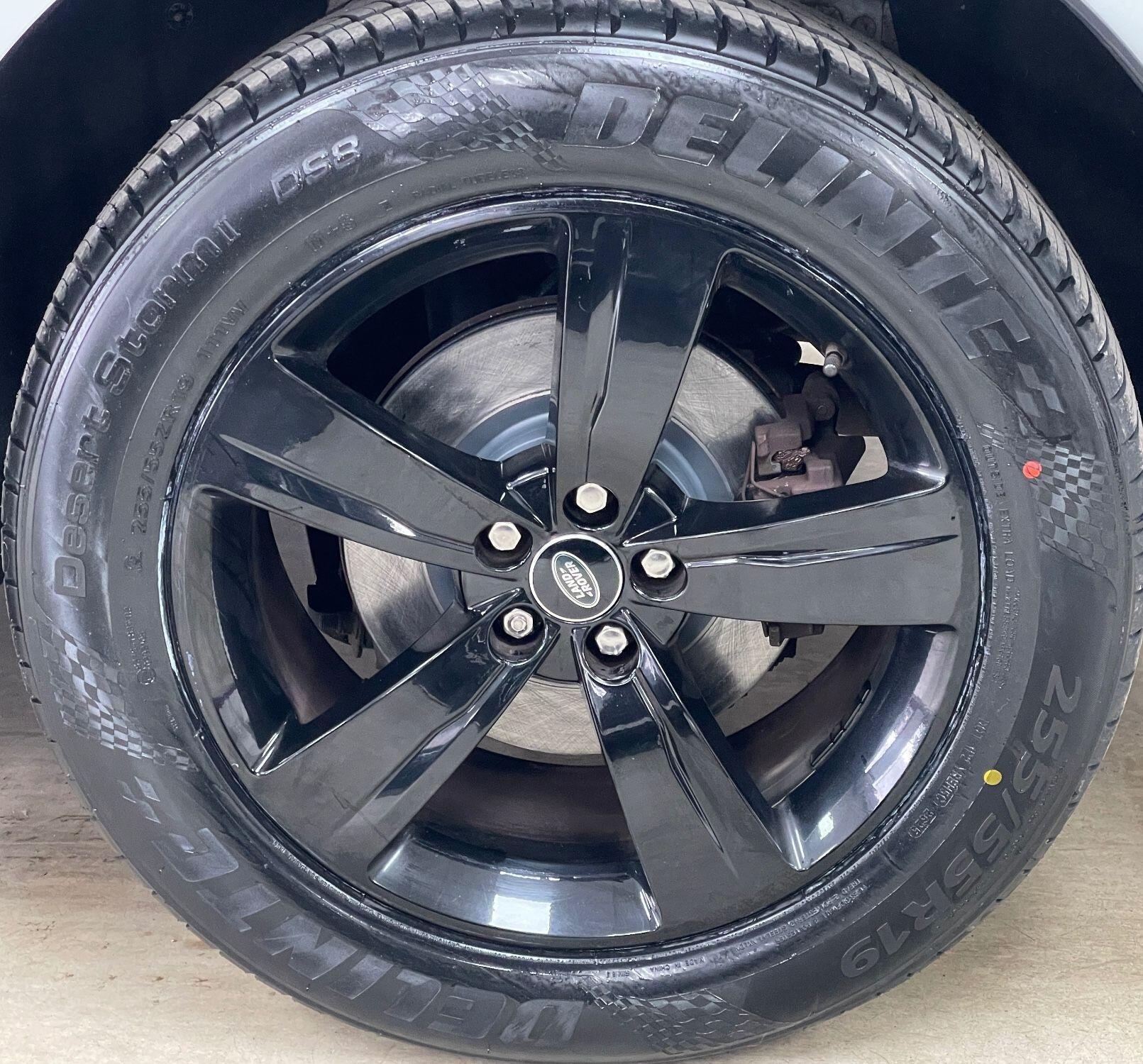 Land Rover Range Rover Velar - Image 17