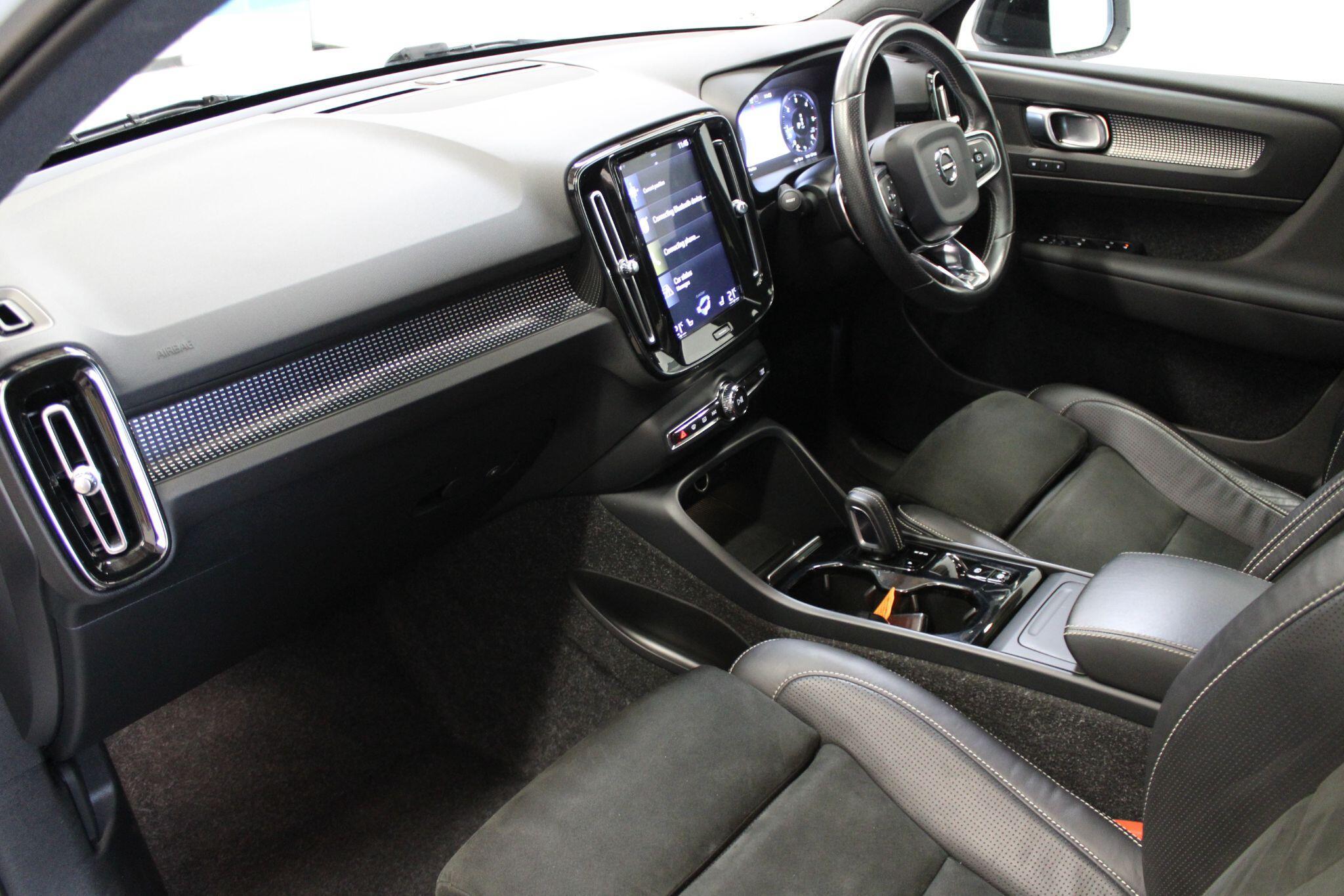Volvo XC40 - Image 2