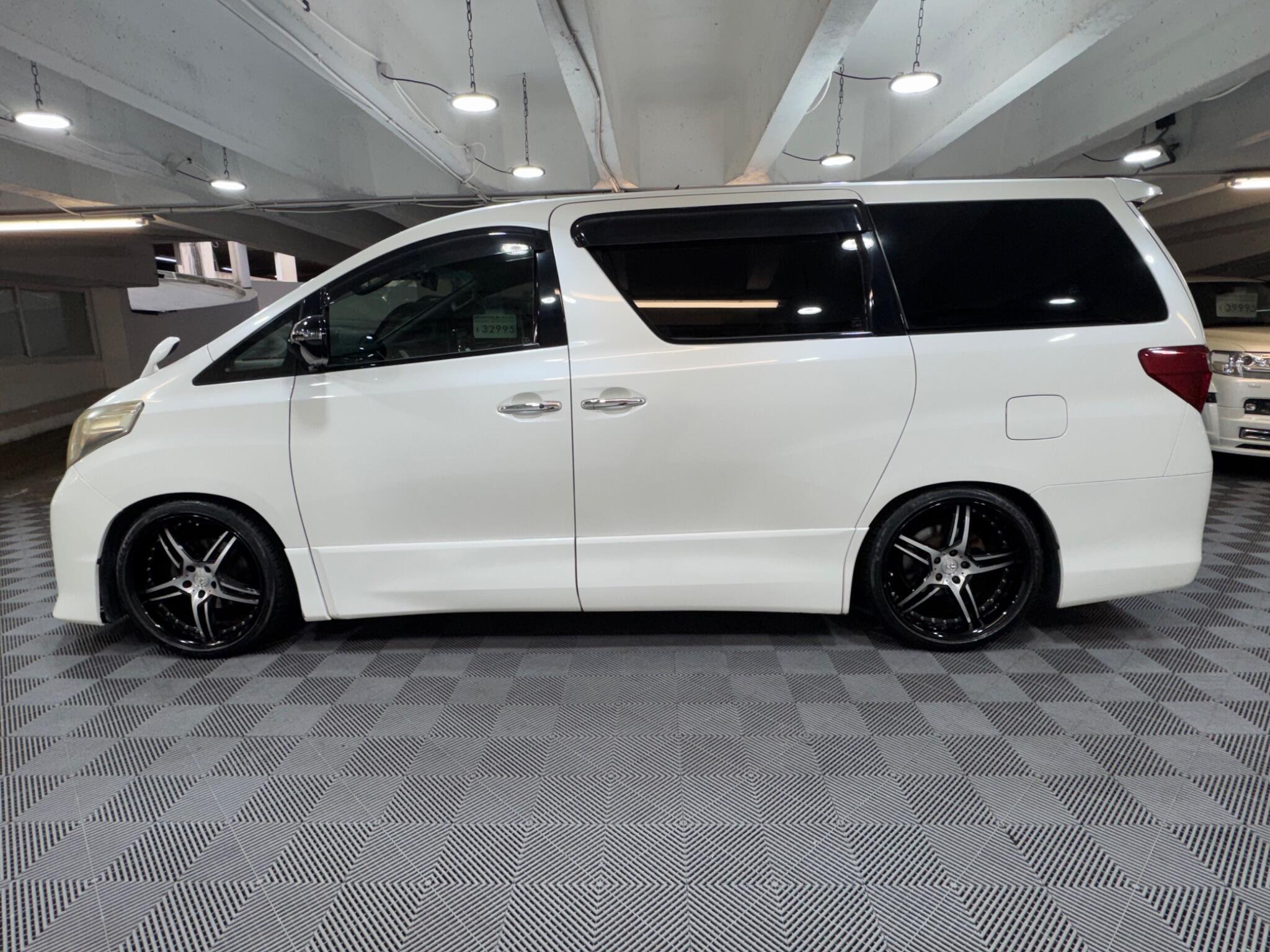 Toyota Alphard - Image 2