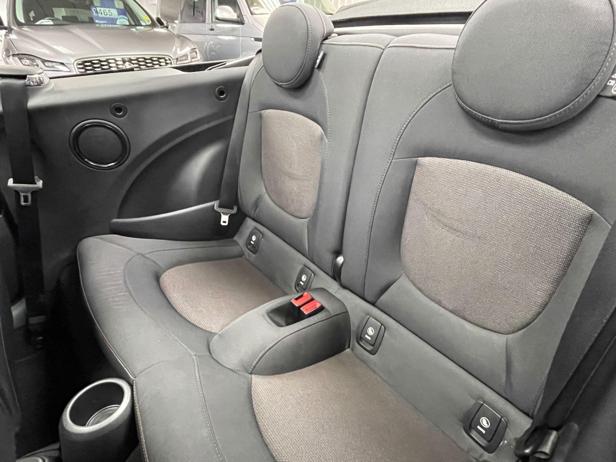 MINI Convertible - Image 37