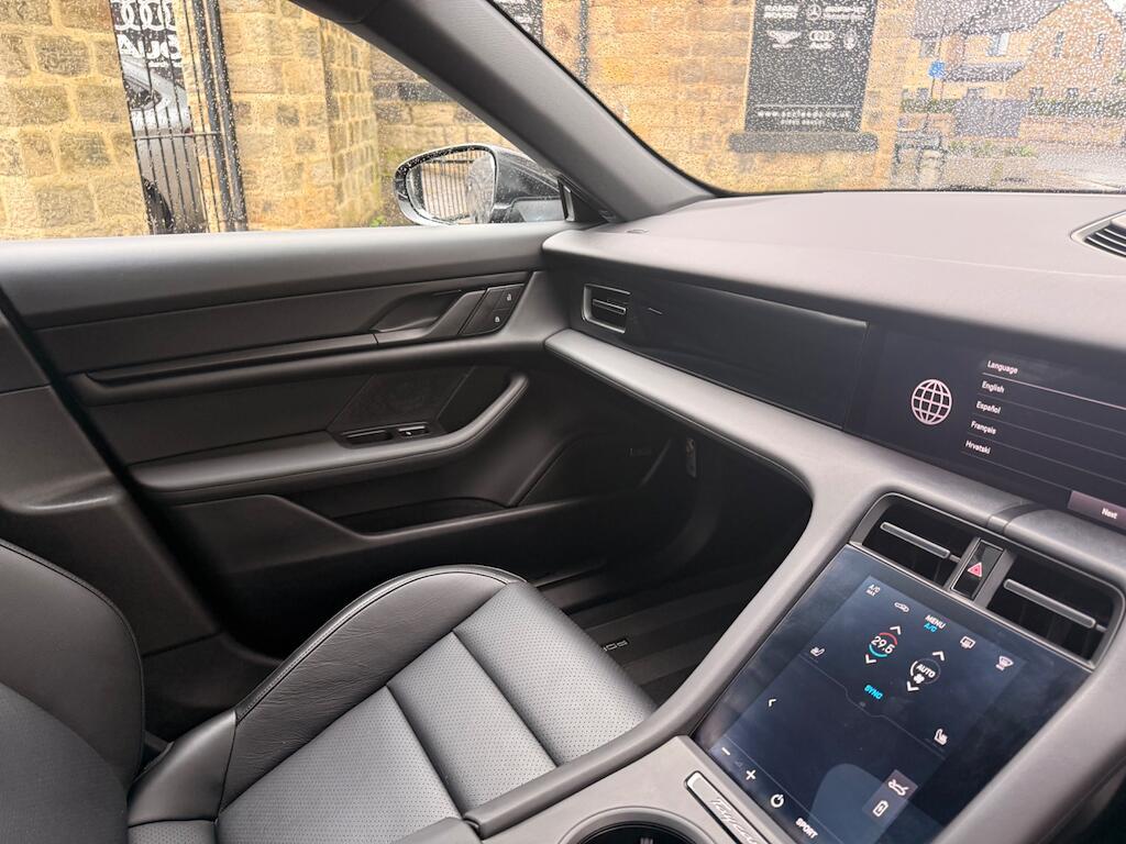 Porsche Taycan - Image 38