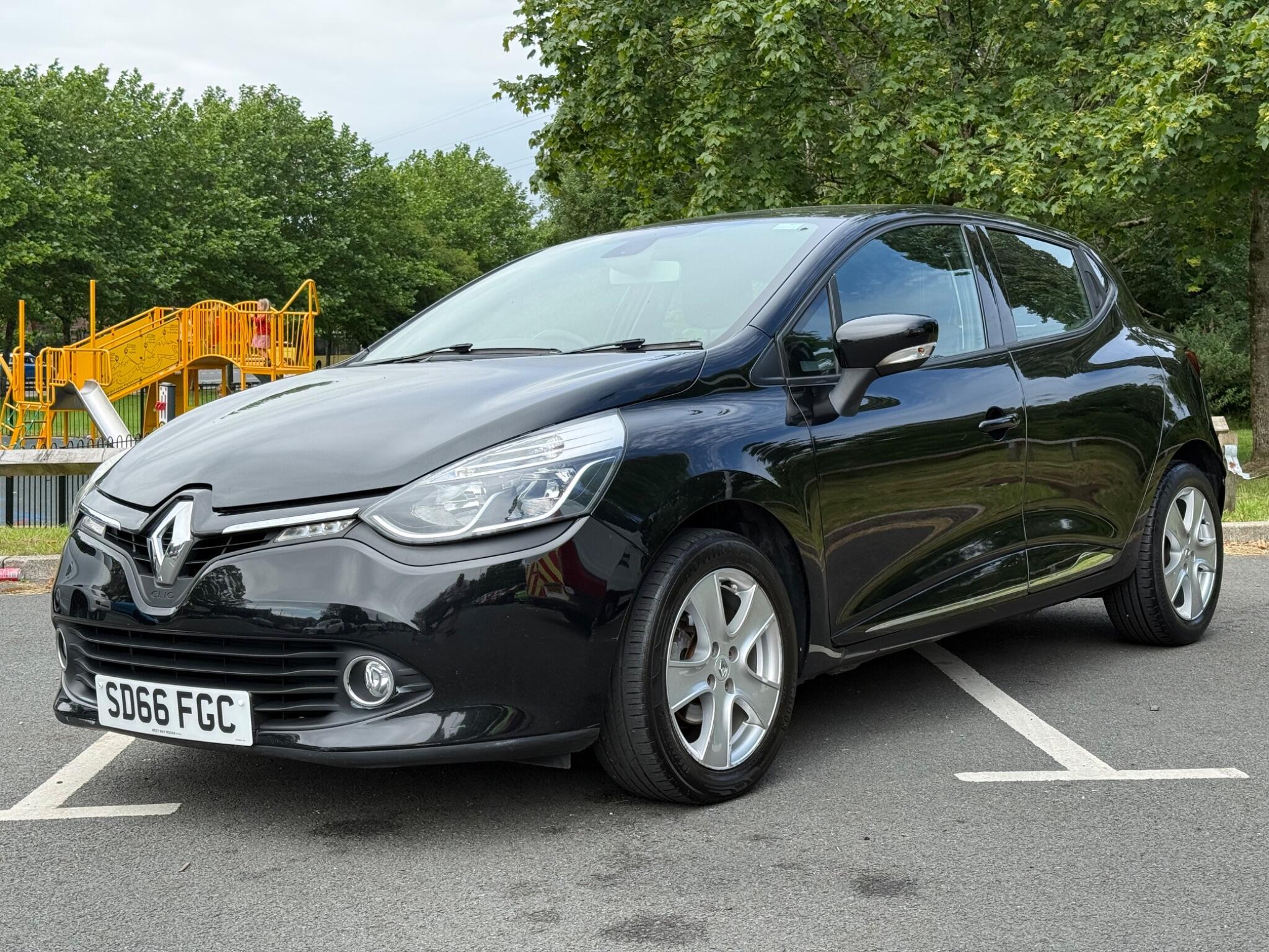 Renault Clio - Image 2