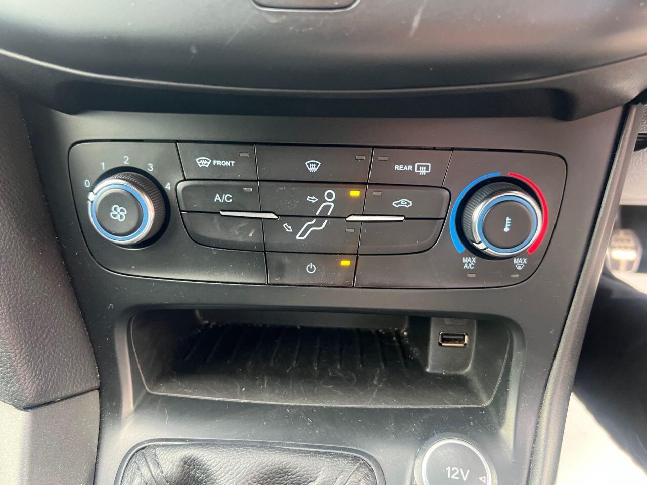 Ford Focus - Image 25