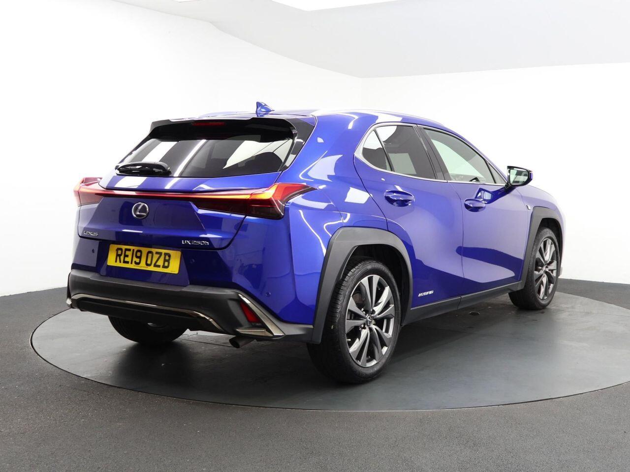 Lexus UX - Image 12
