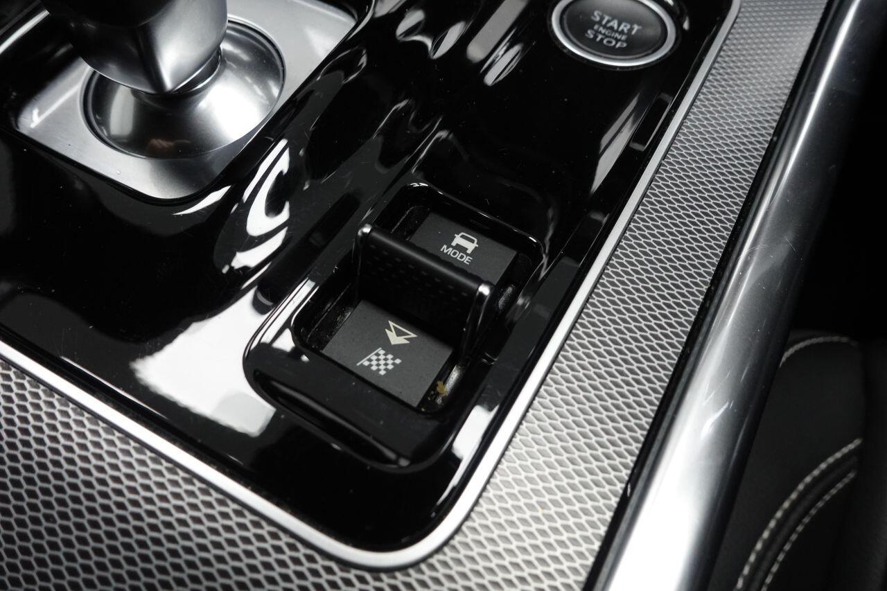 Jaguar XE - Image 47