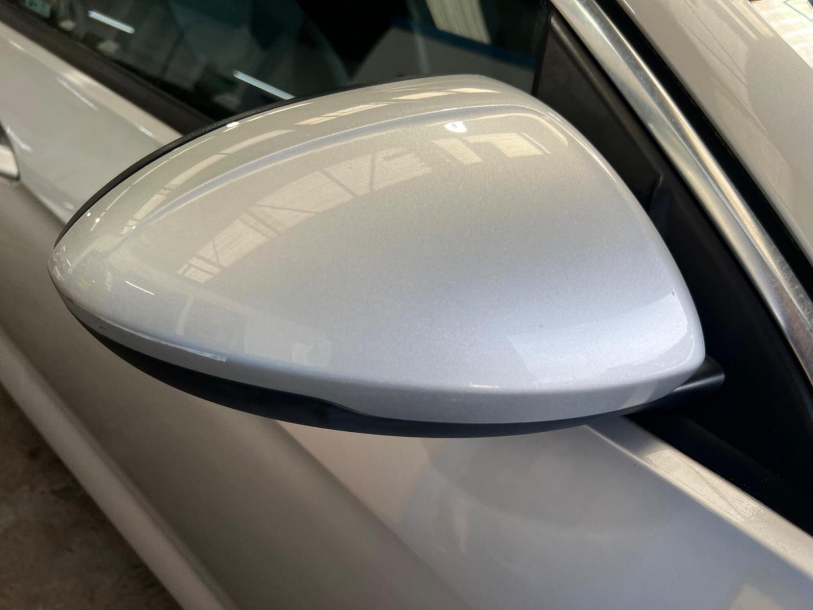Vauxhall Insignia - Image 10