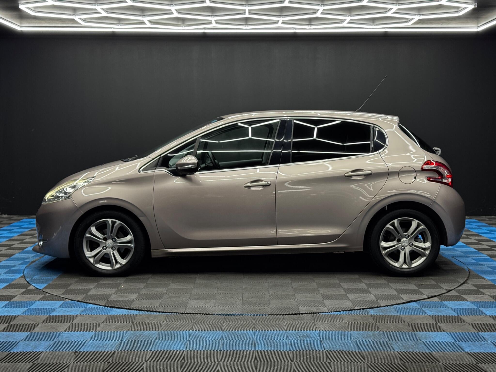 Peugeot 208 - Image 8