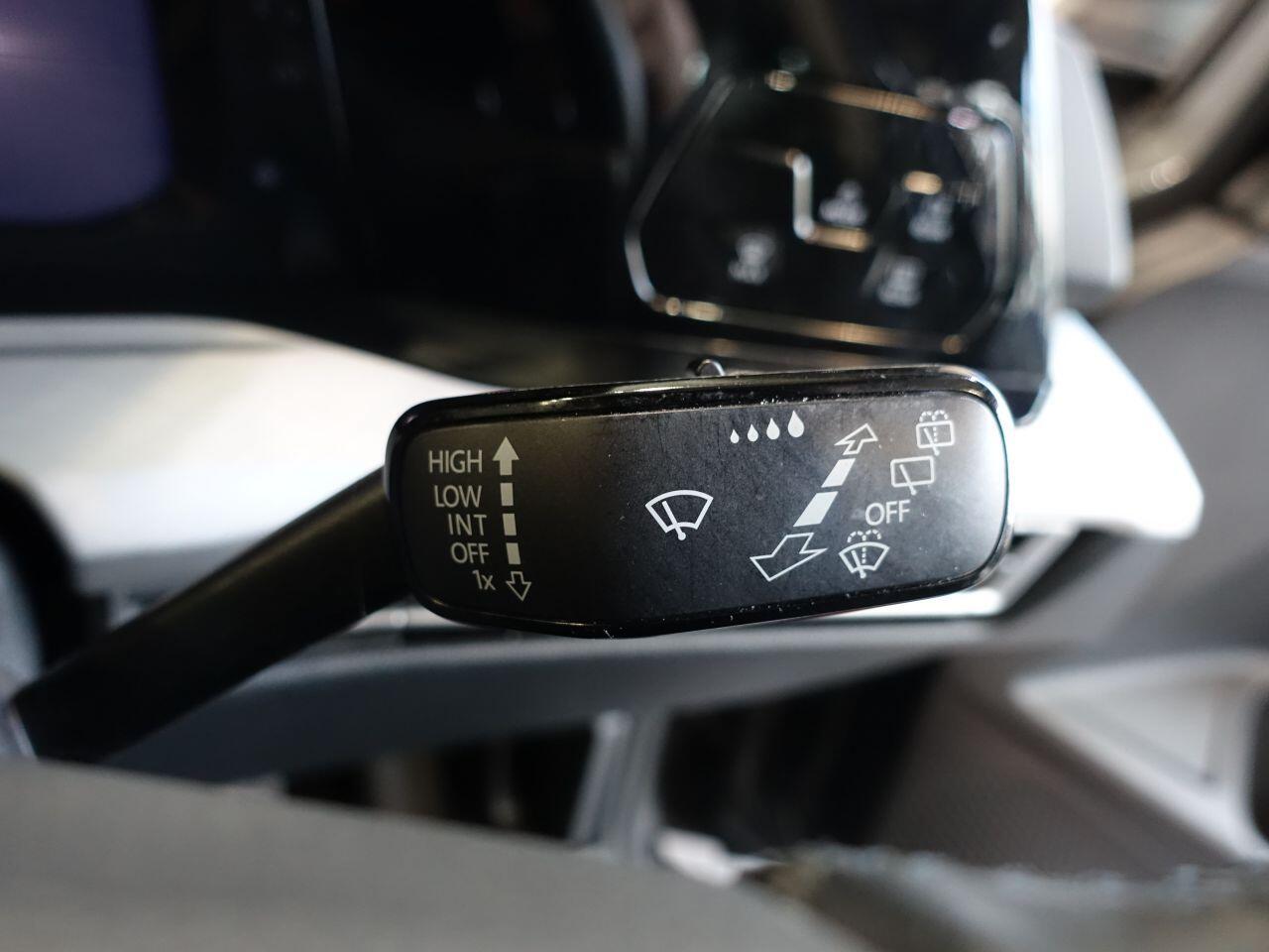 Volkswagen Golf - Image 12