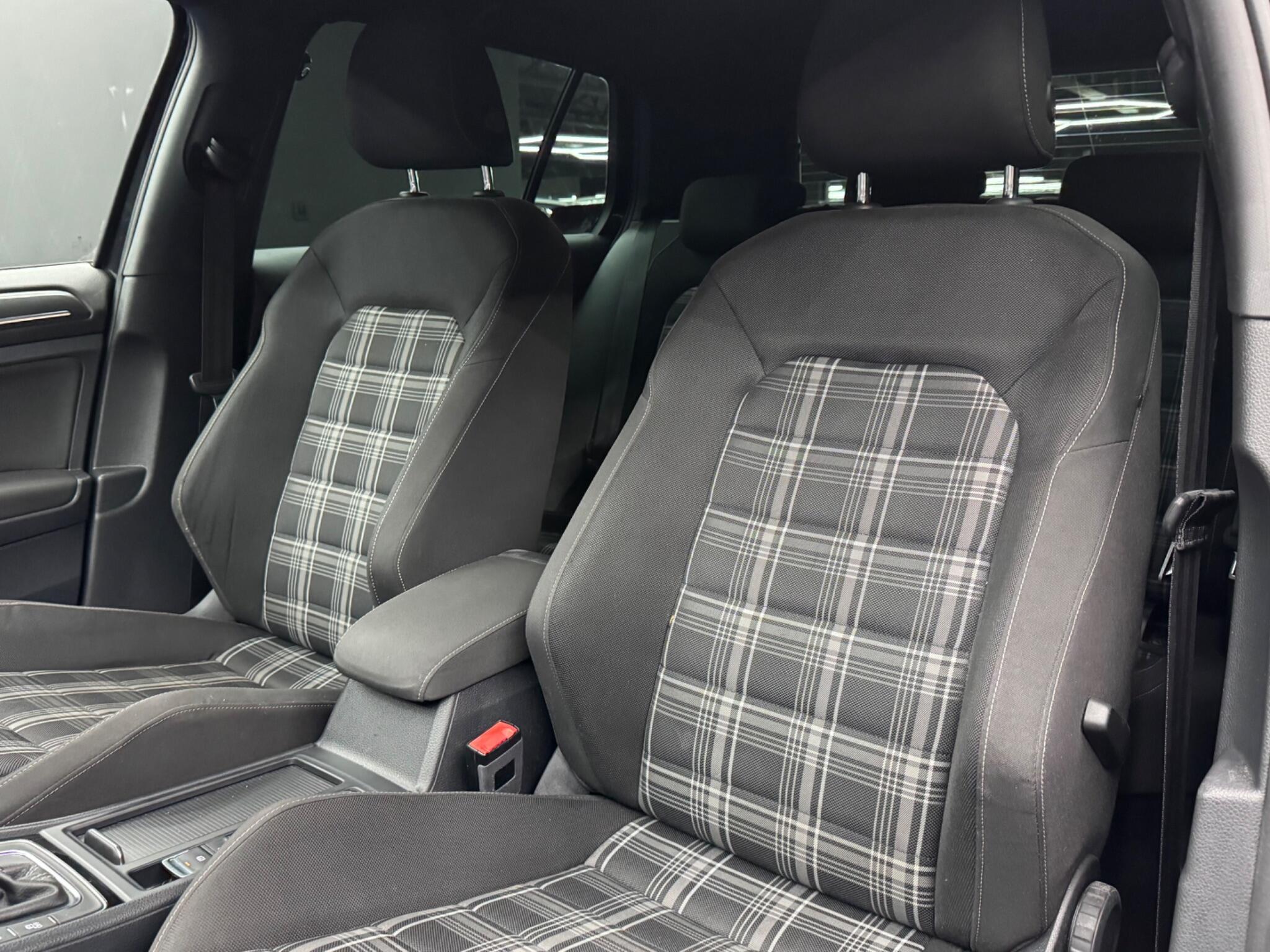 Volkswagen Golf - Image 14