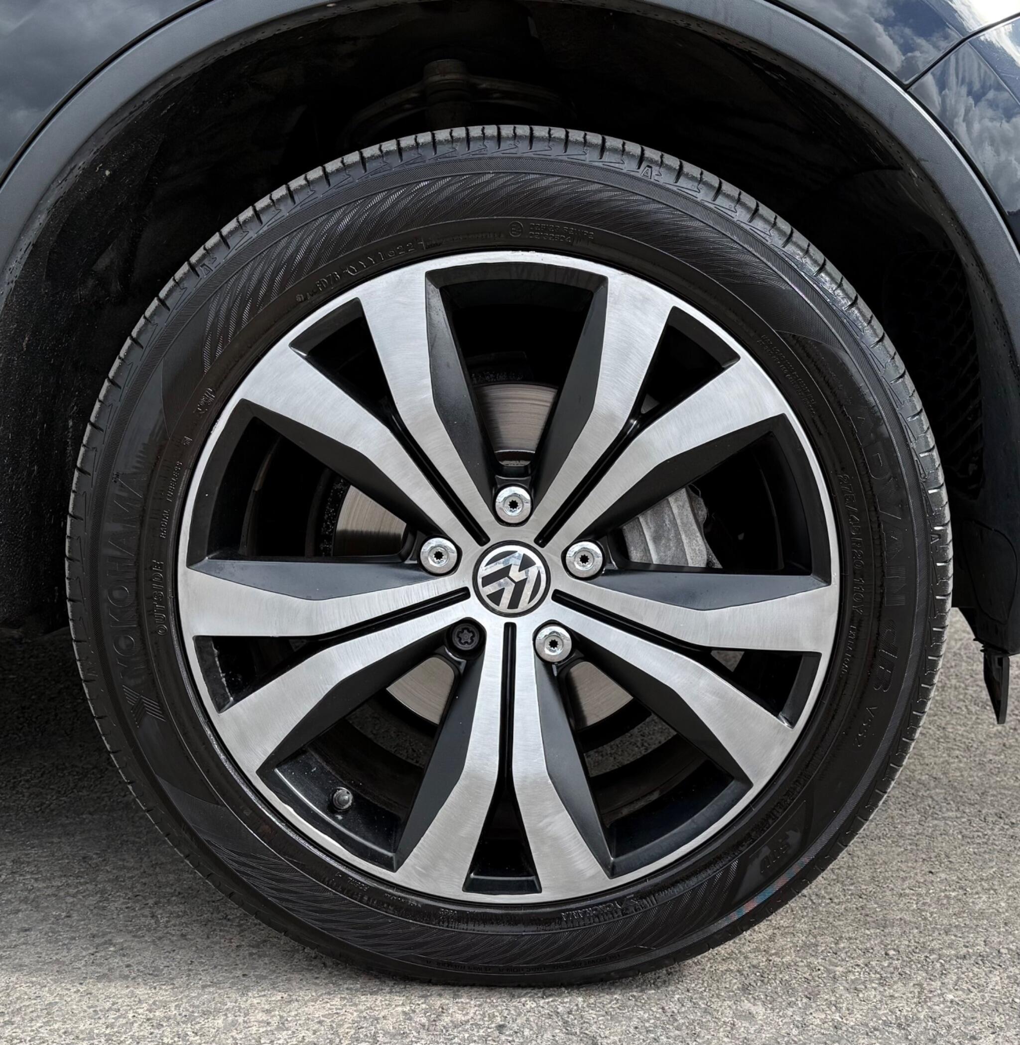 Volkswagen Touareg - Image 20