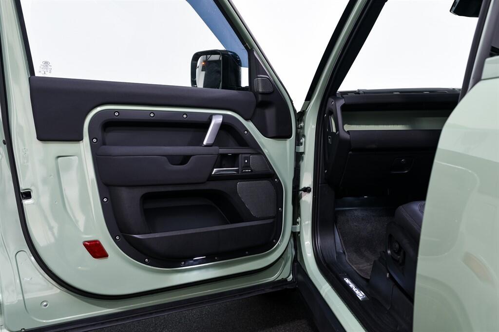 Land Rover Defender 90 - Image 17
