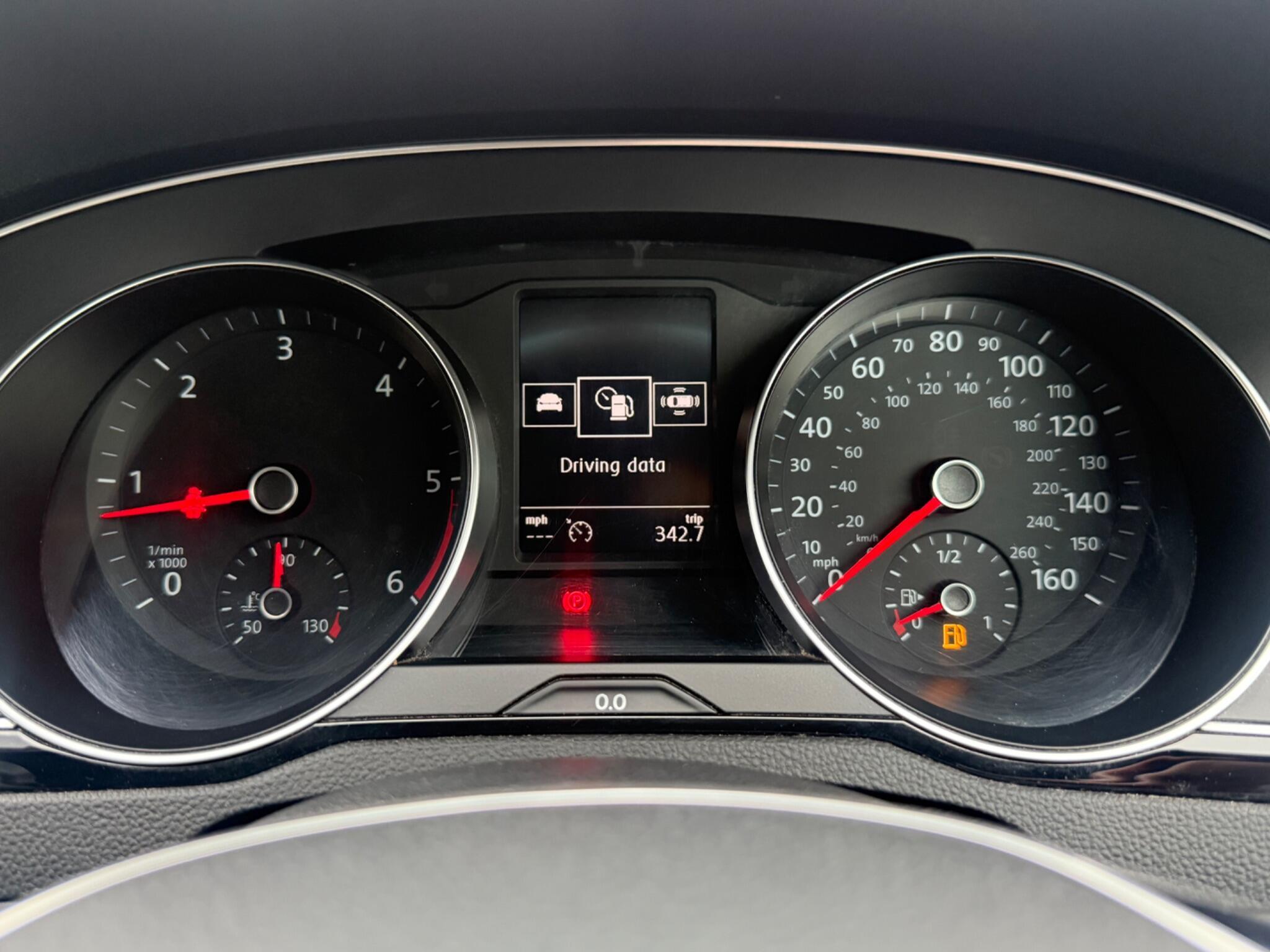 Volkswagen Passat - Image 36