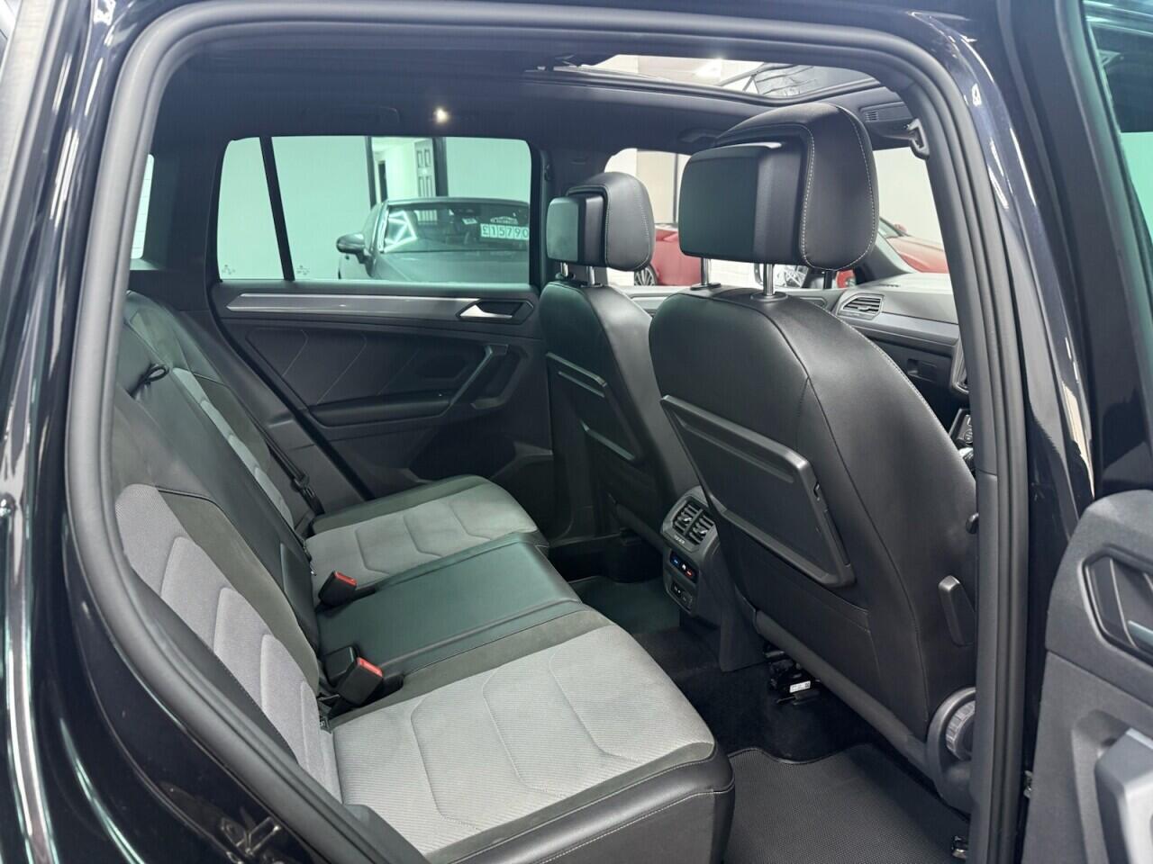 Volkswagen Tiguan - Image 17