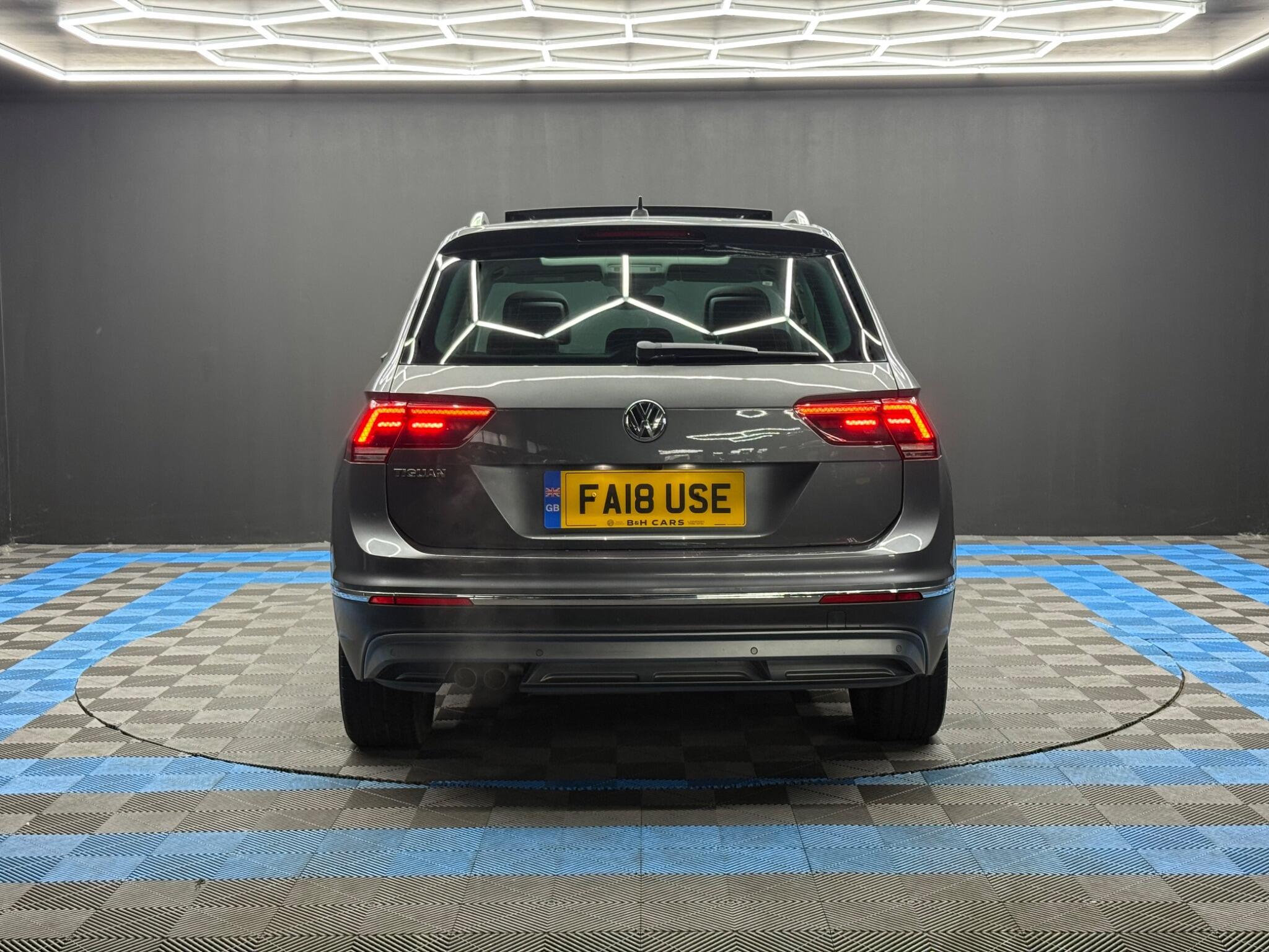 Volkswagen Tiguan - Image 5