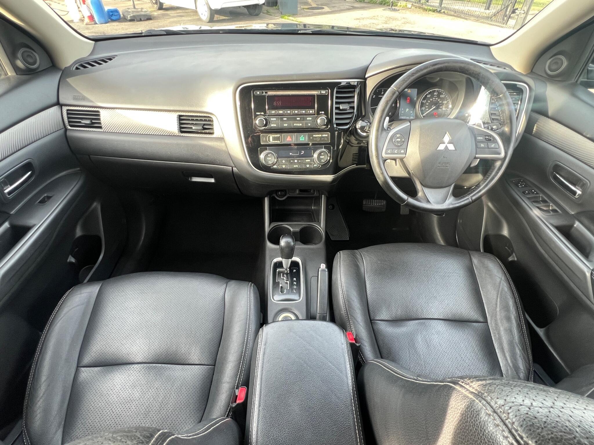 Mitsubishi Outlander - Image 13