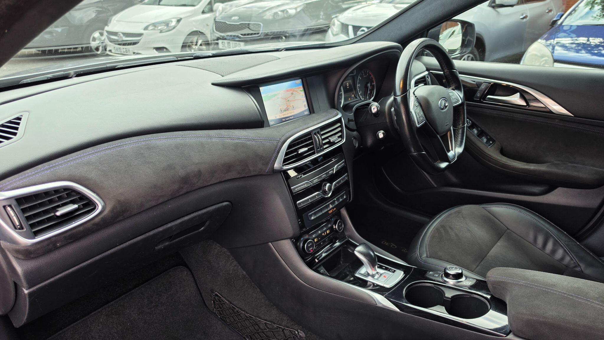 Infiniti Q30 - Image 13