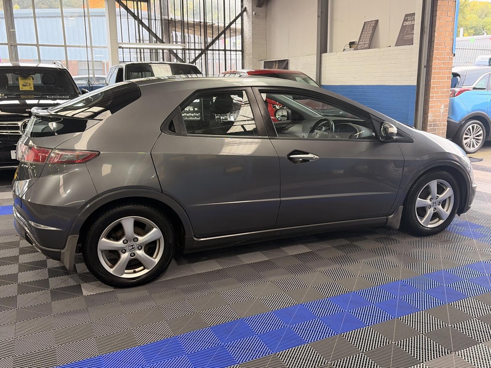 Honda Civic - Image 8