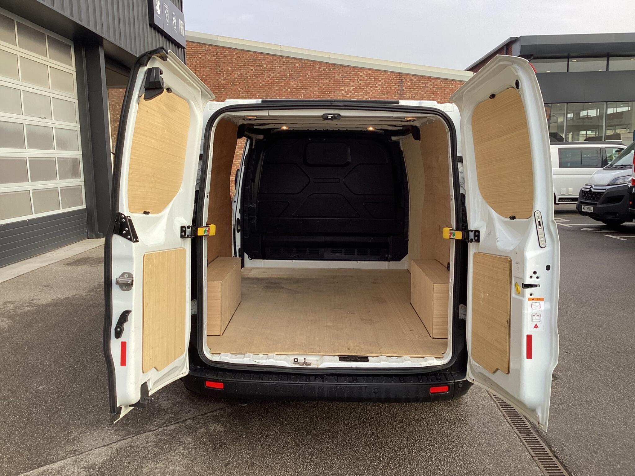 Ford Transit Custom - Image 14