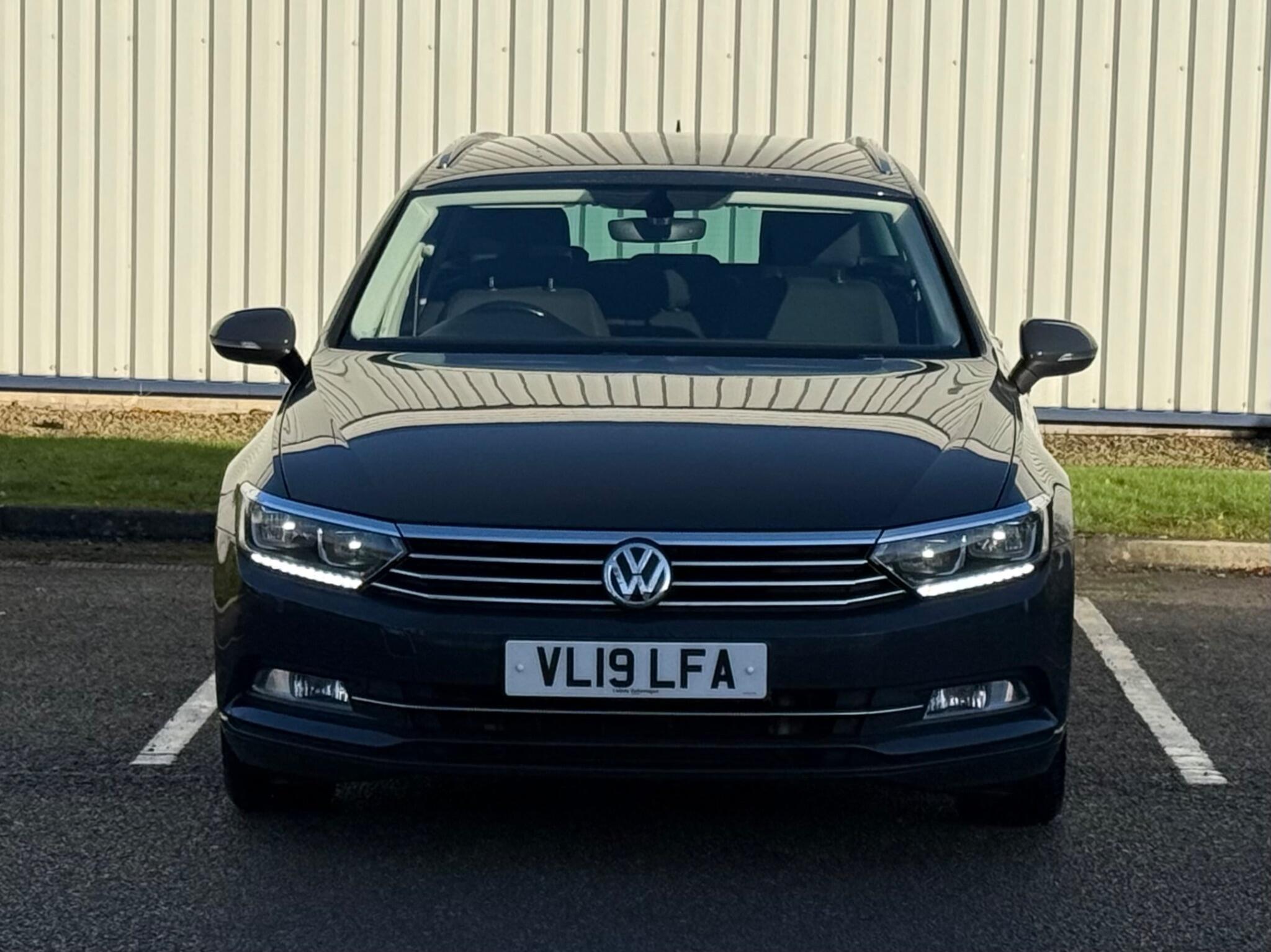 Volkswagen Passat - Image 2