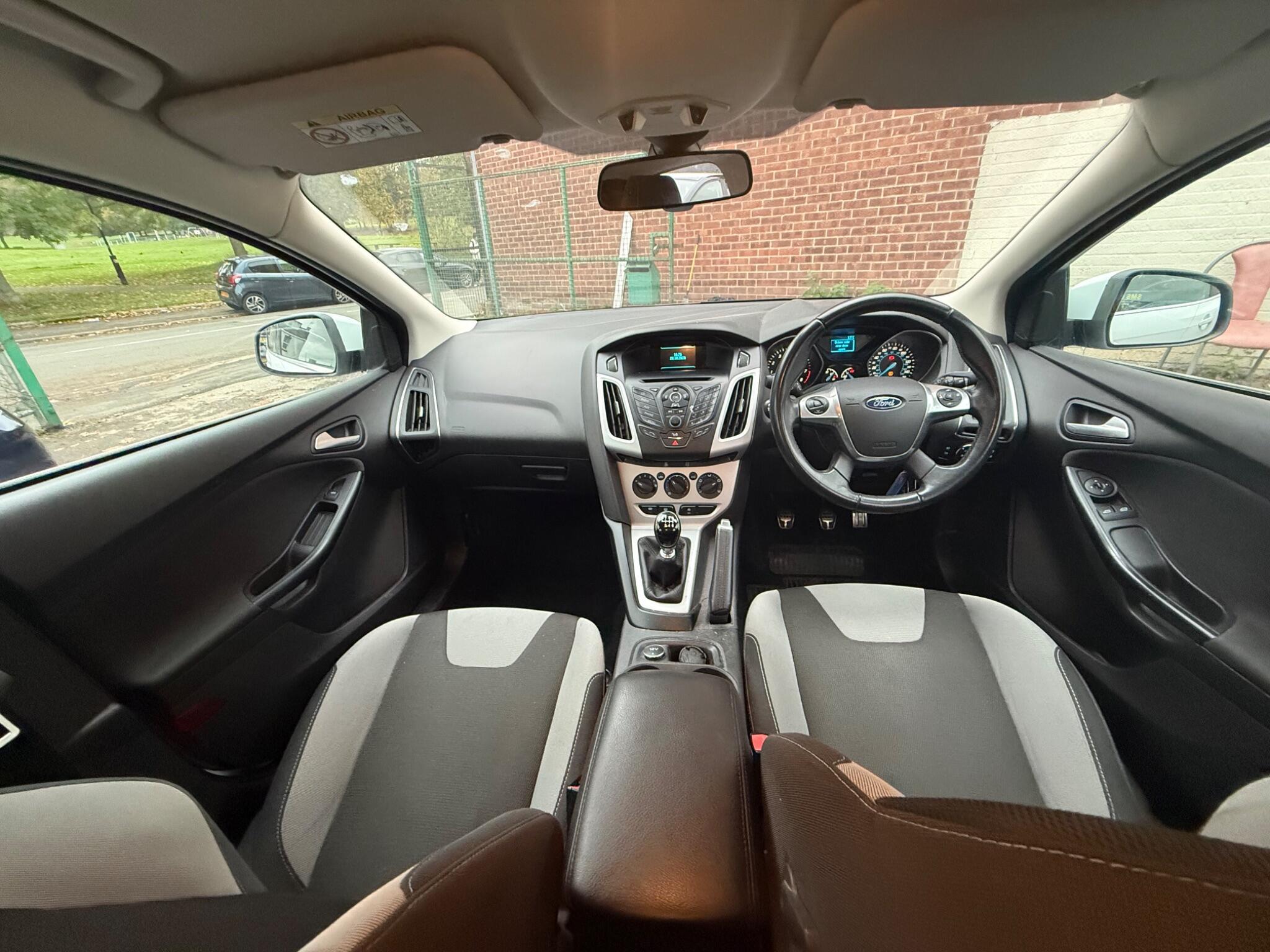 Ford Focus - Image 14