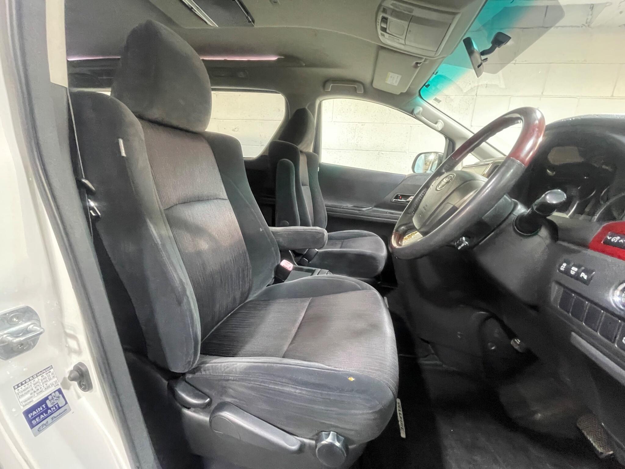 Toyota Vellfire - Image 8