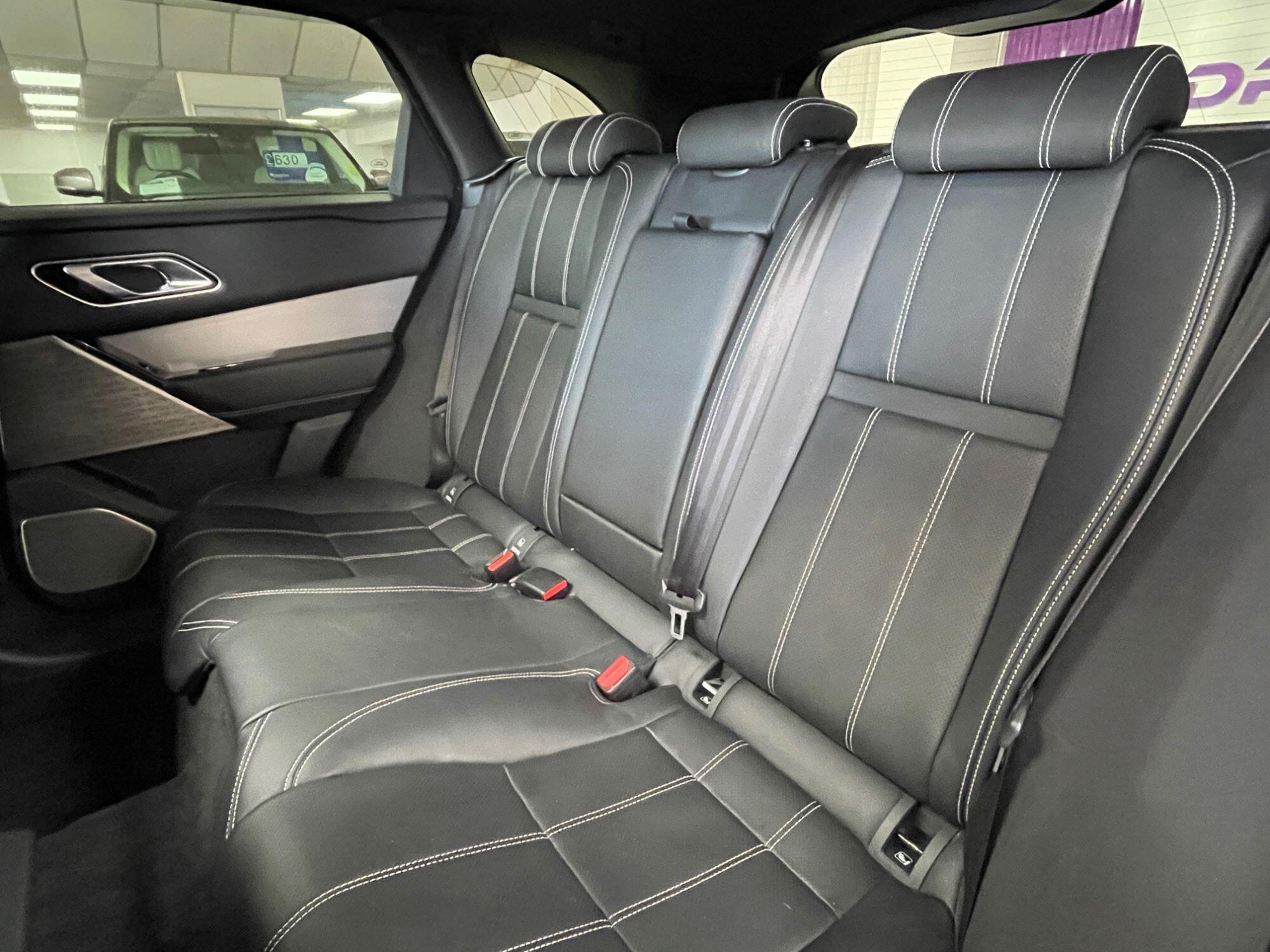 Land Rover Range Rover Velar - Image 32