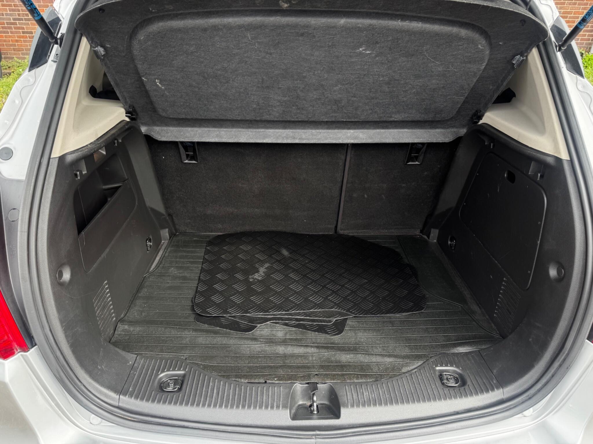 Vauxhall Mokka X - Image 18