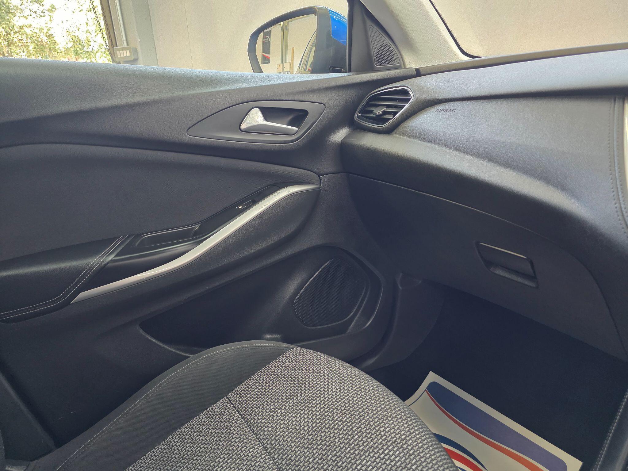 Vauxhall Grandland X - Image 17