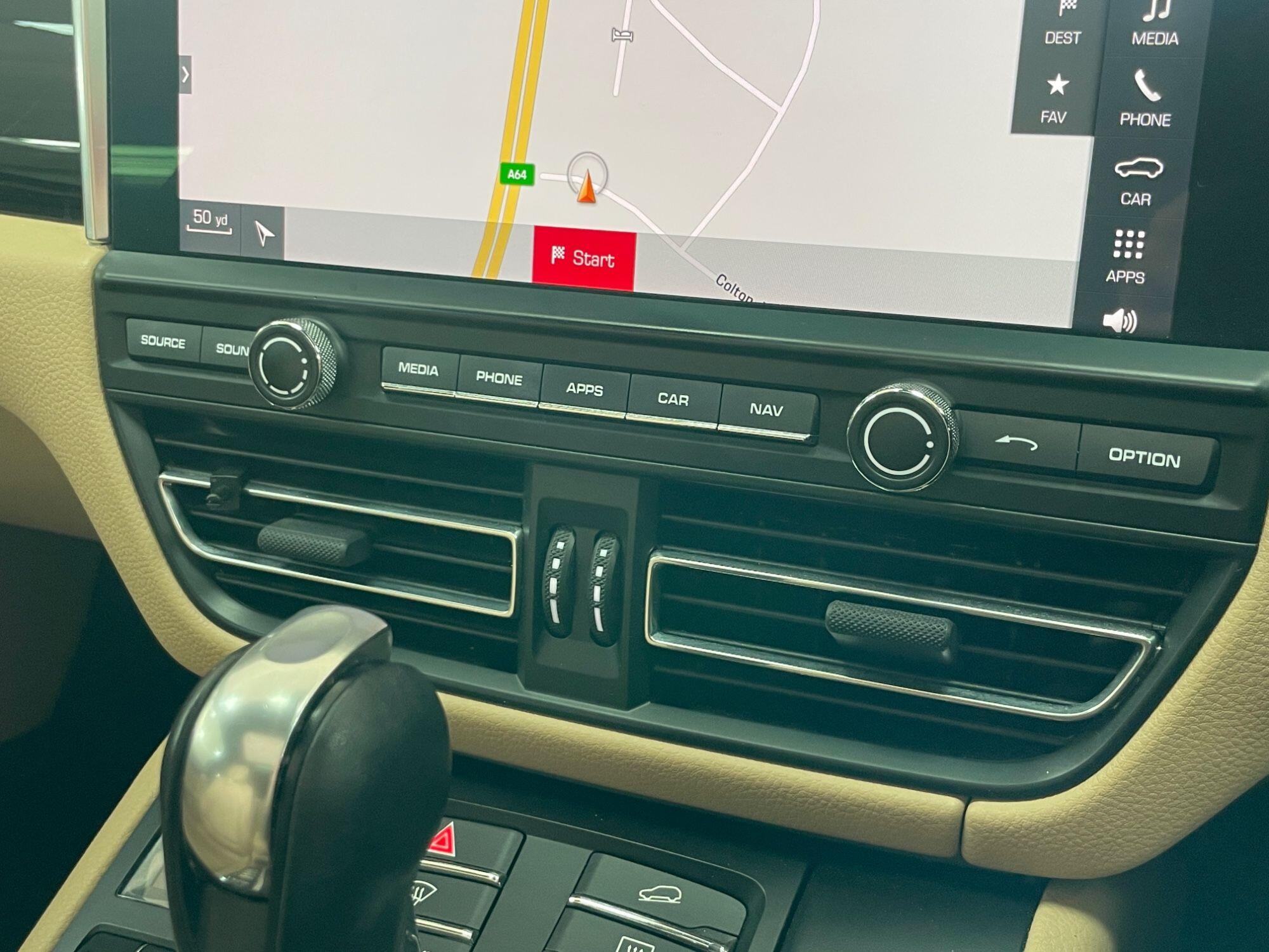 Porsche Macan - Image 49