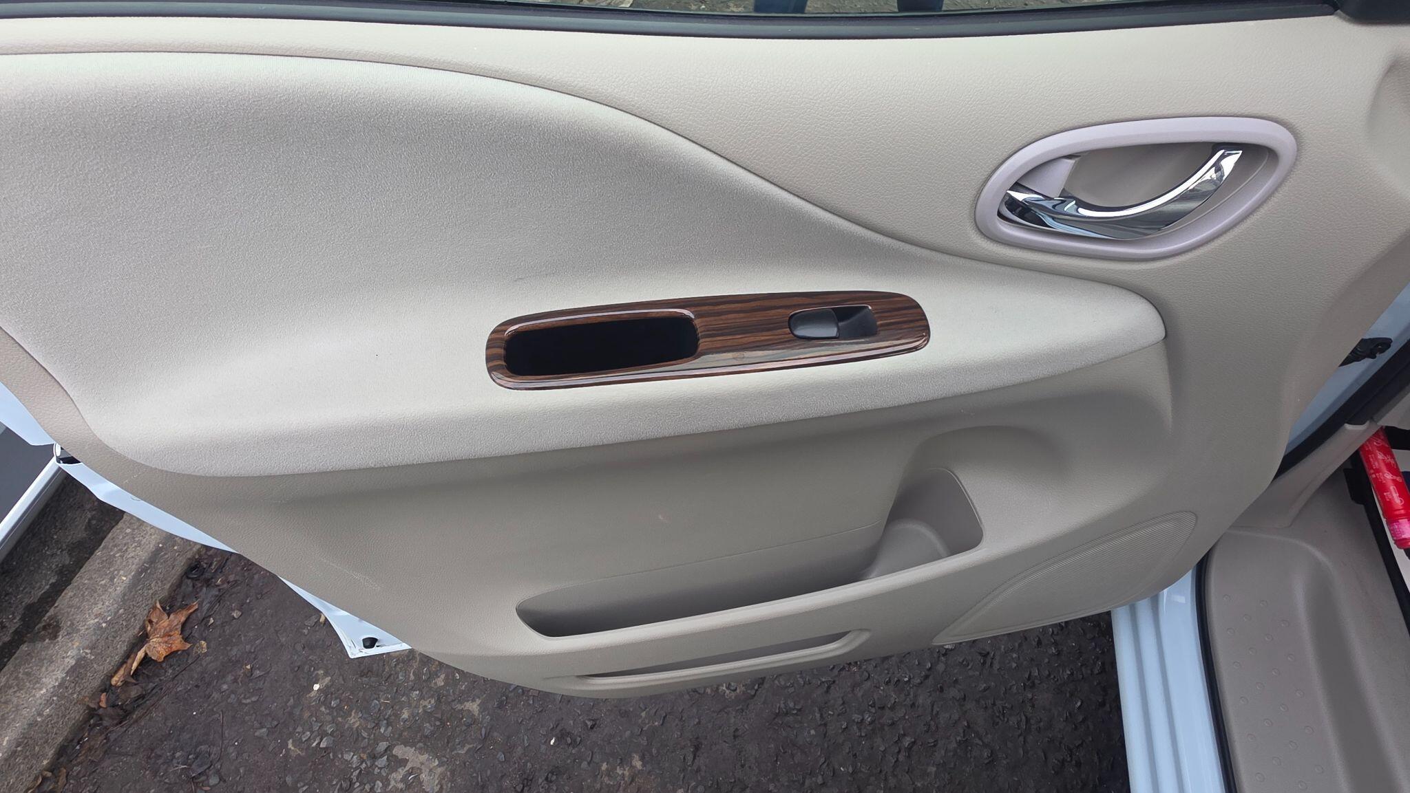 Nissan Serena - Image 30