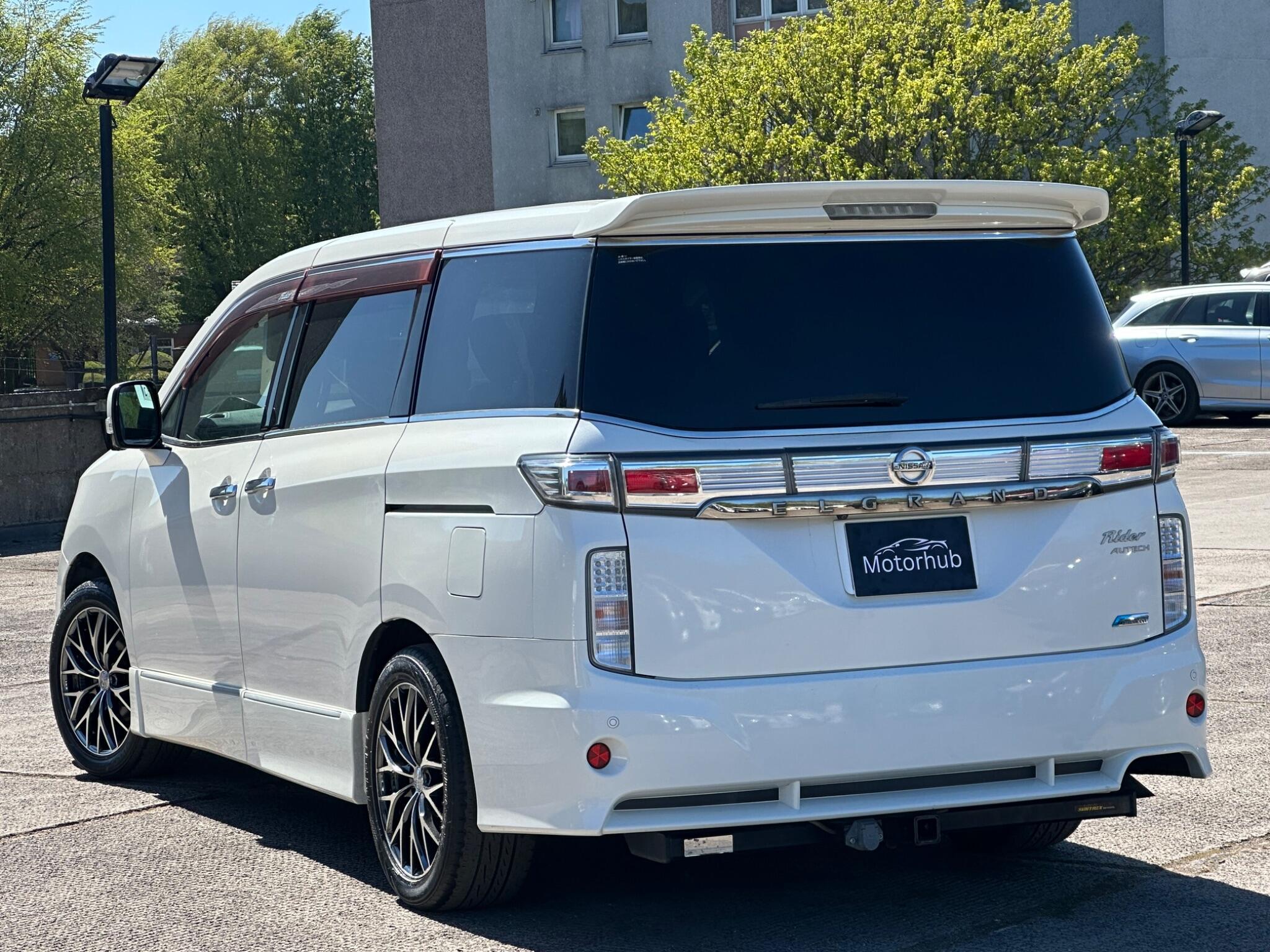 Nissan Elgrand - Image 3