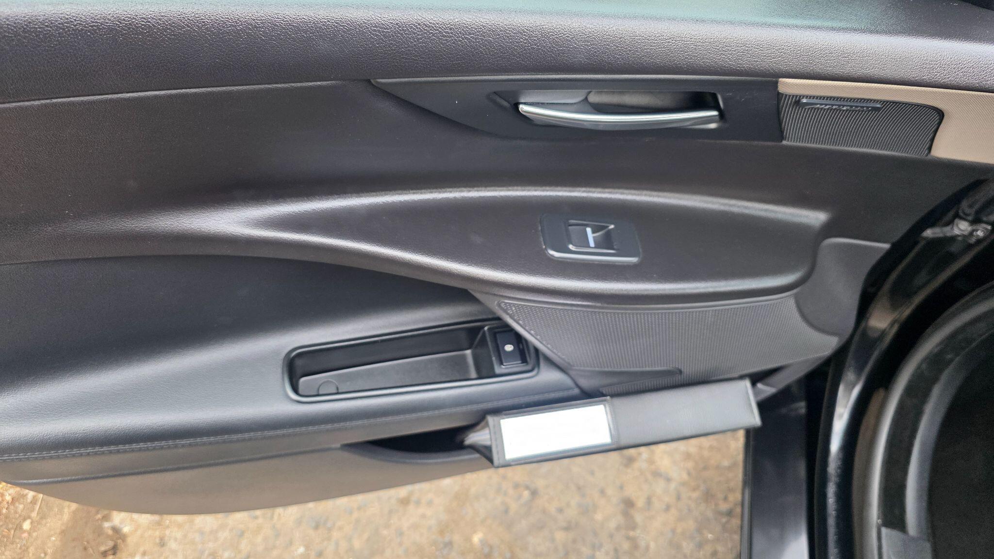 Jaguar XE - Image 41